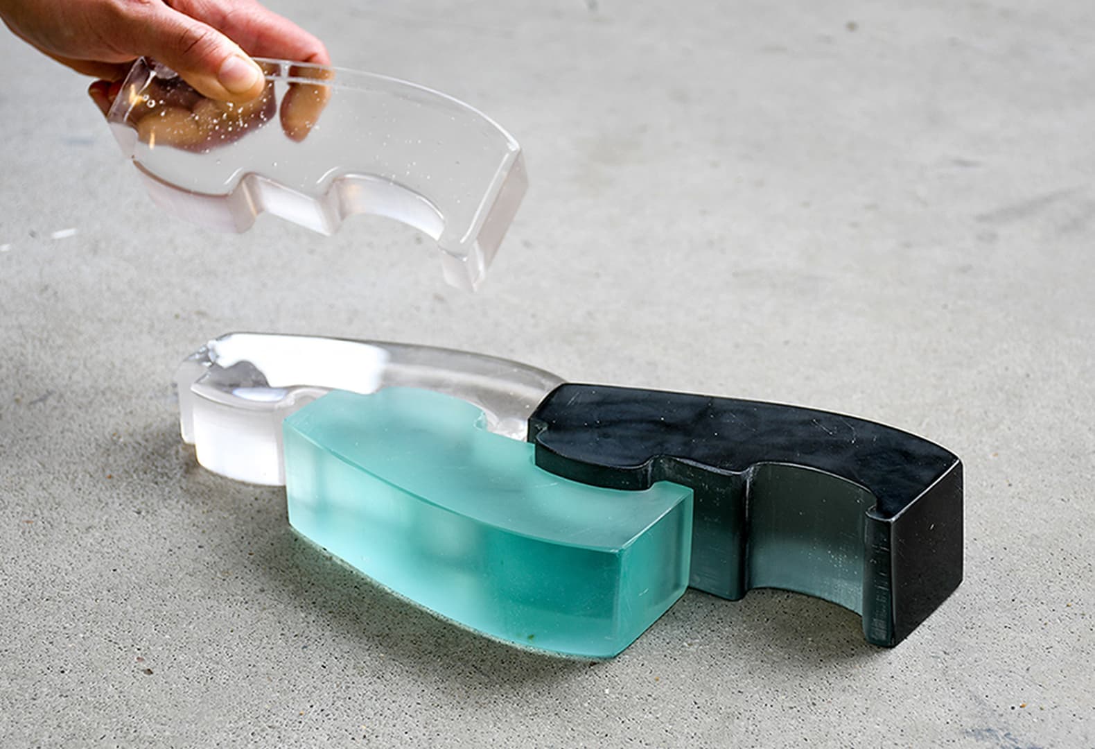 Telesilla Bristogianni & Faidra Oikonomopoulou с проектом Re3-Glass