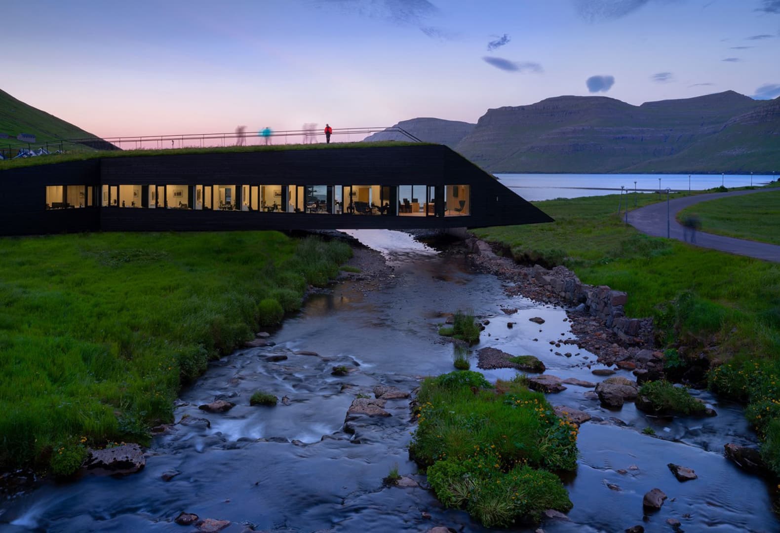 Ратуша-мост и колледж на Фарерских островах