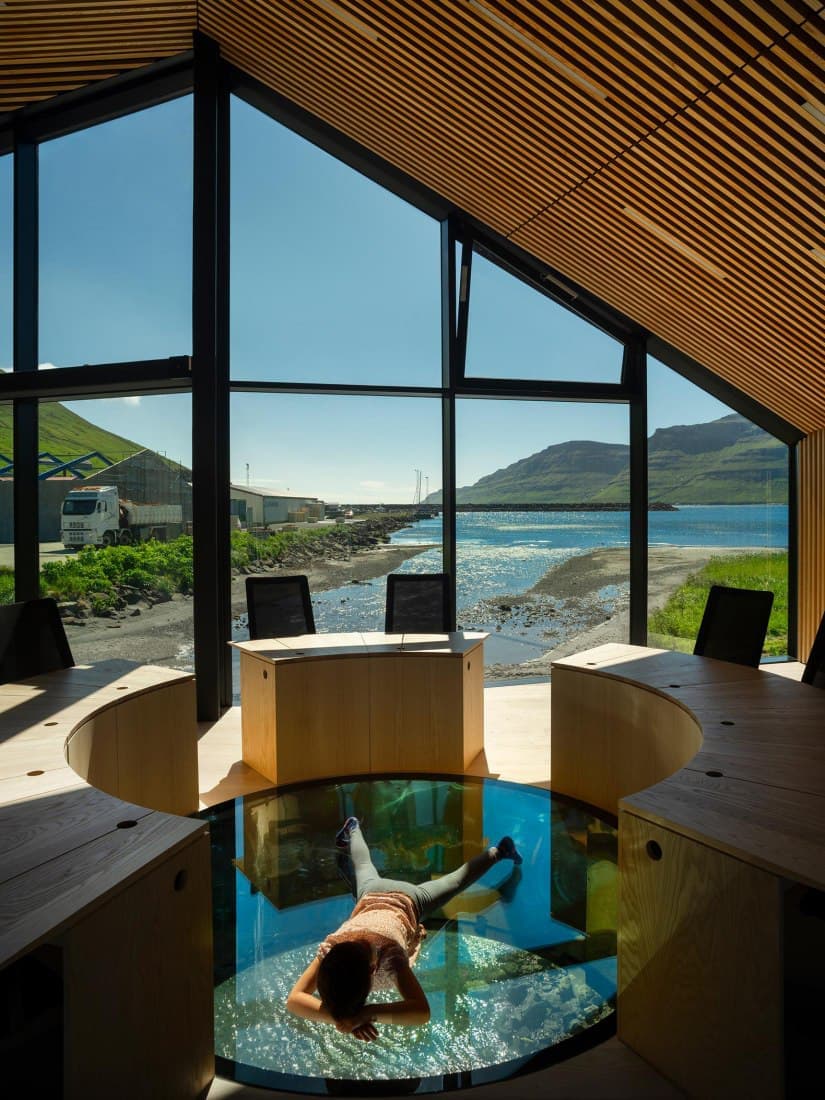 Ратуша-мост и колледж на Фарерских островах