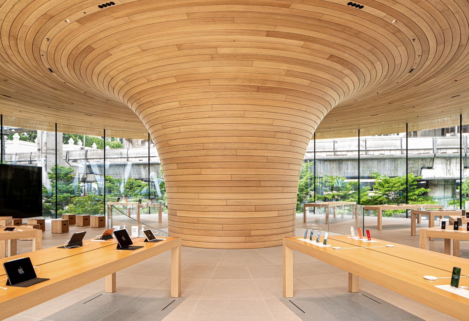 Магазин Apple Central World в Бангкоке, Таиланд