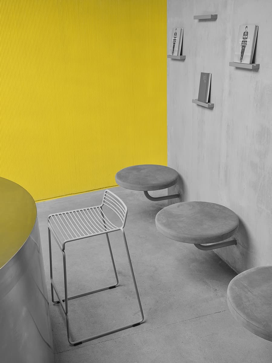 Двухцветный монохром Гарри Нуриева в петербургском пространстве Avgvst – проект Crossby Studios