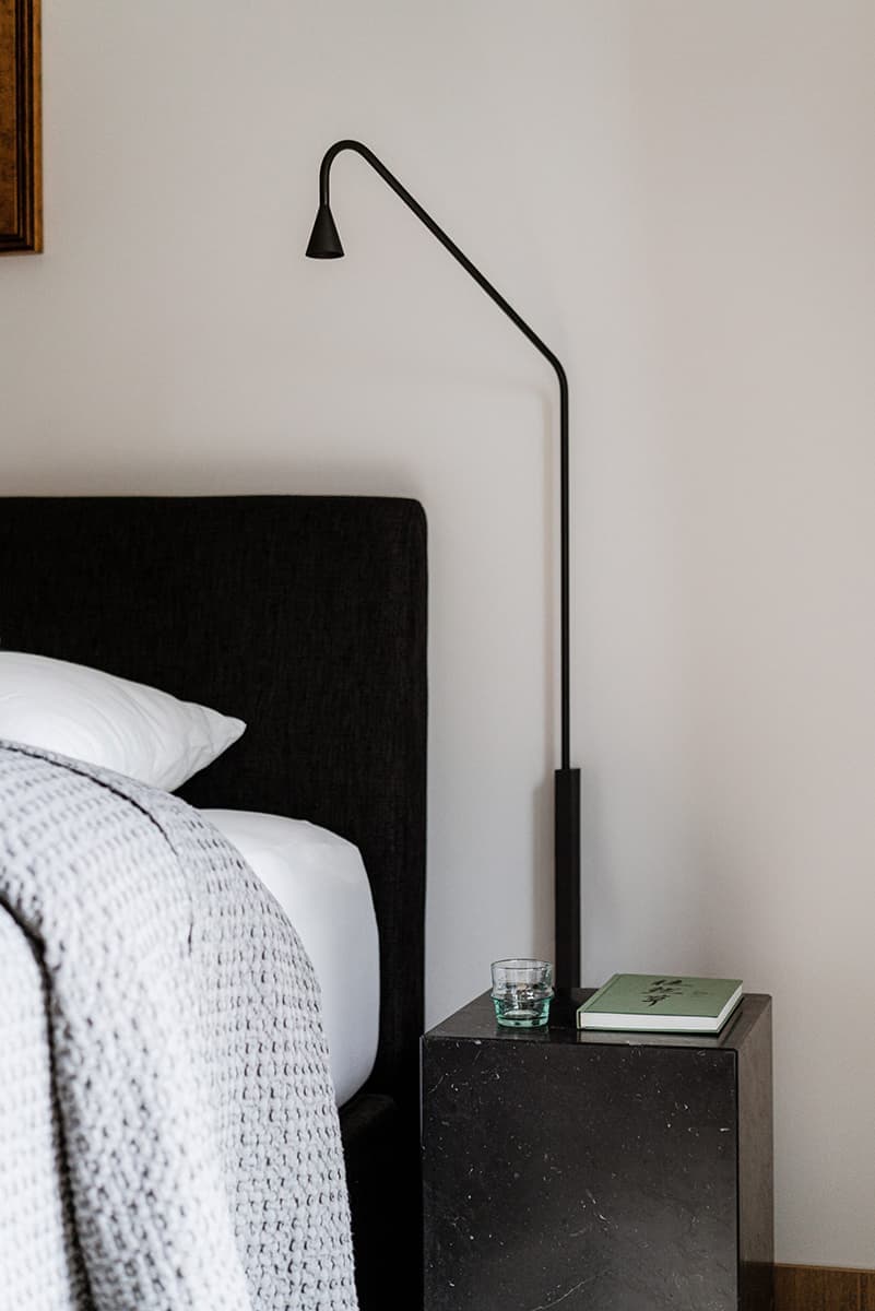 Теплое дерево и мрамор в квартире в Познани – проект Agnieszka Owsiany Studio