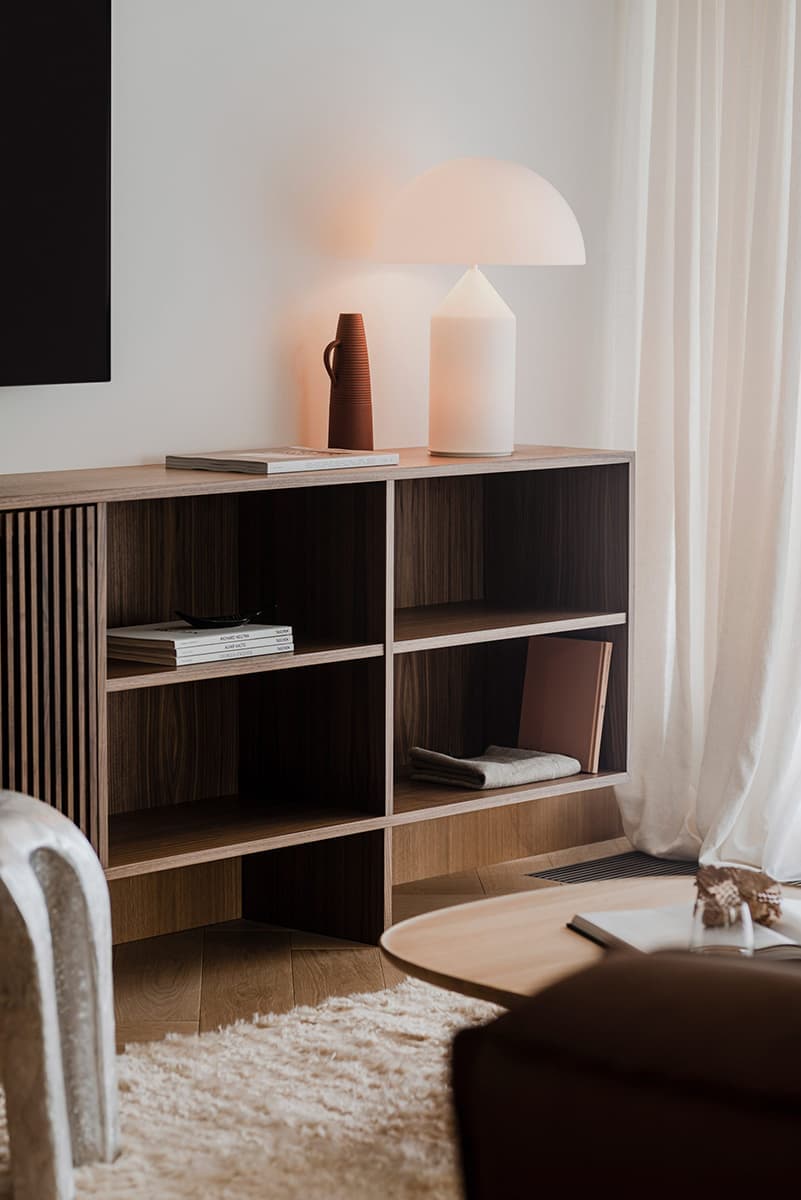 Теплое дерево и мрамор в квартире в Познани – проект Agnieszka Owsiany Studio