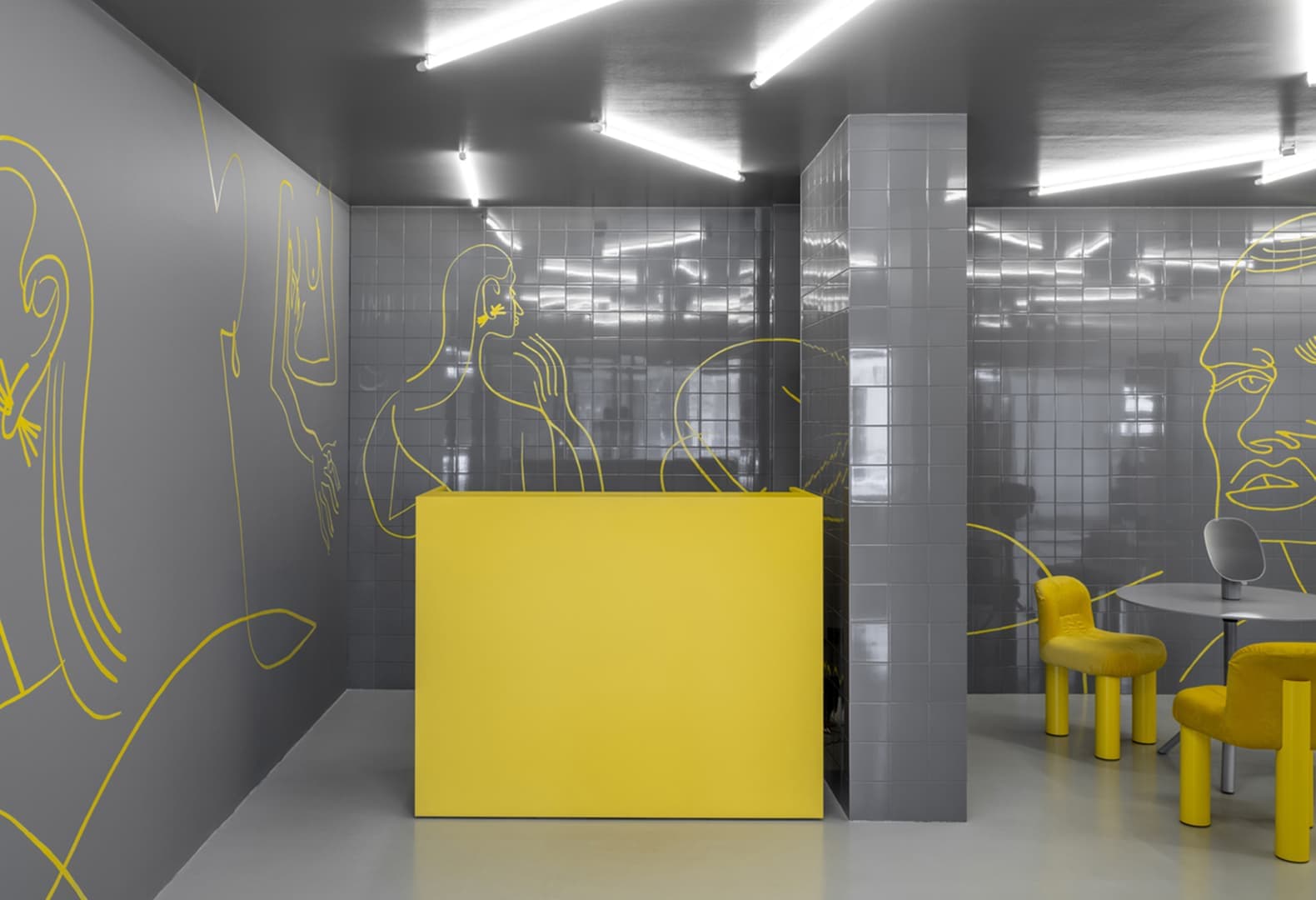 Интерьер сети бутиков AVGST