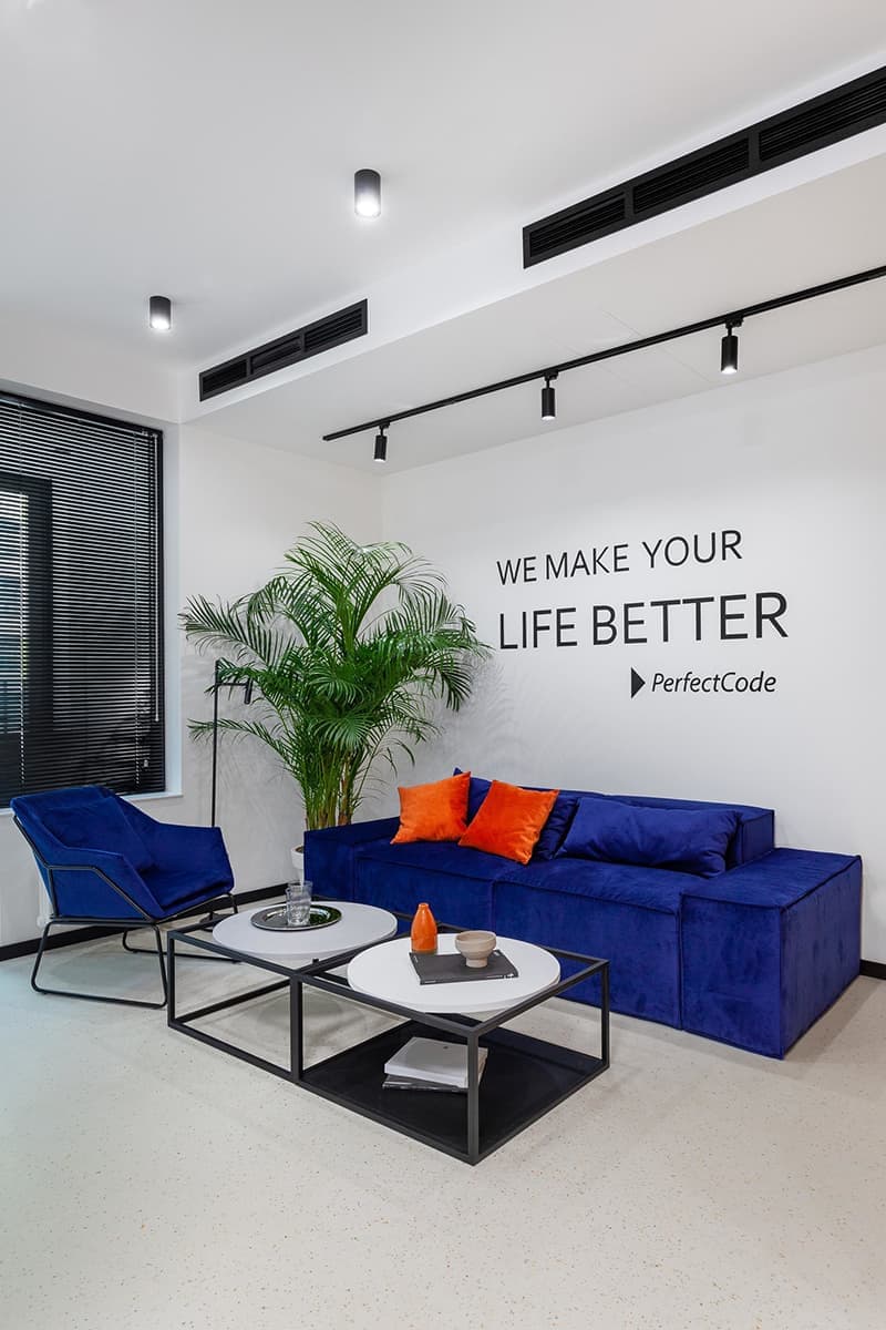 Интерьер для студии персональных тренировок в технике колор блок— проект бюро Monoform