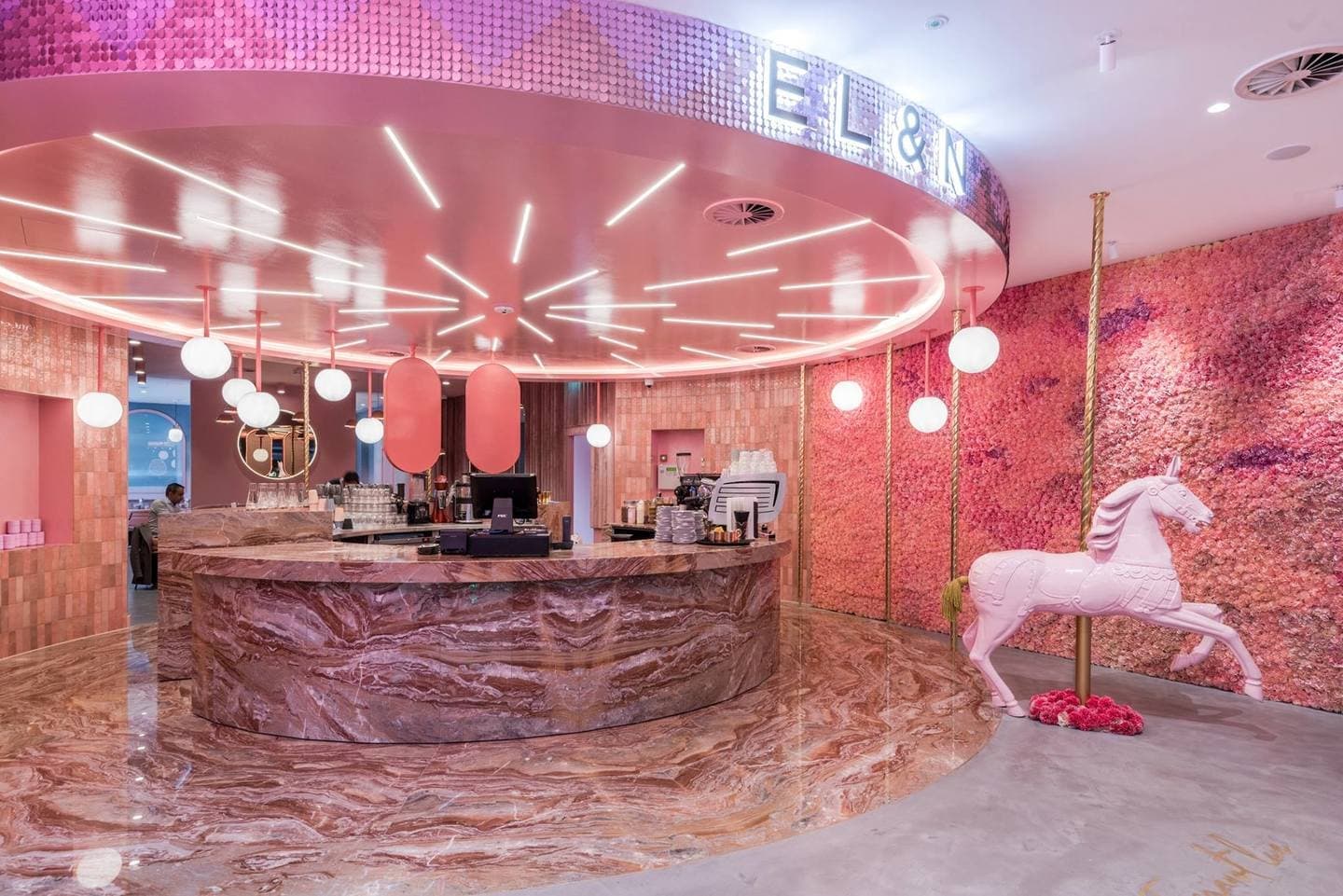 Неоновая розовая сказка Elan Café (Найтсбридж, Лондон)