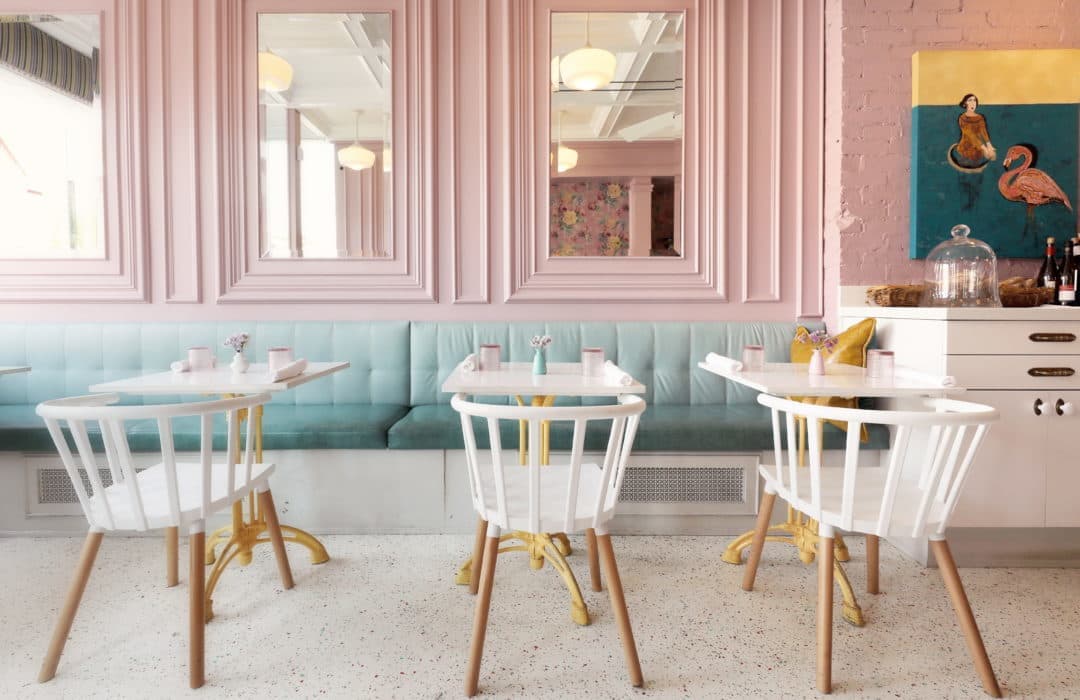 Маленькое кафе Cancan в Торонто, Канада