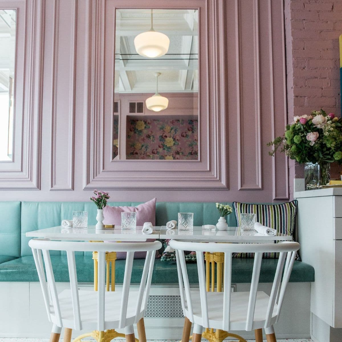 Маленькое кафе Cancan в Торонто, Канада