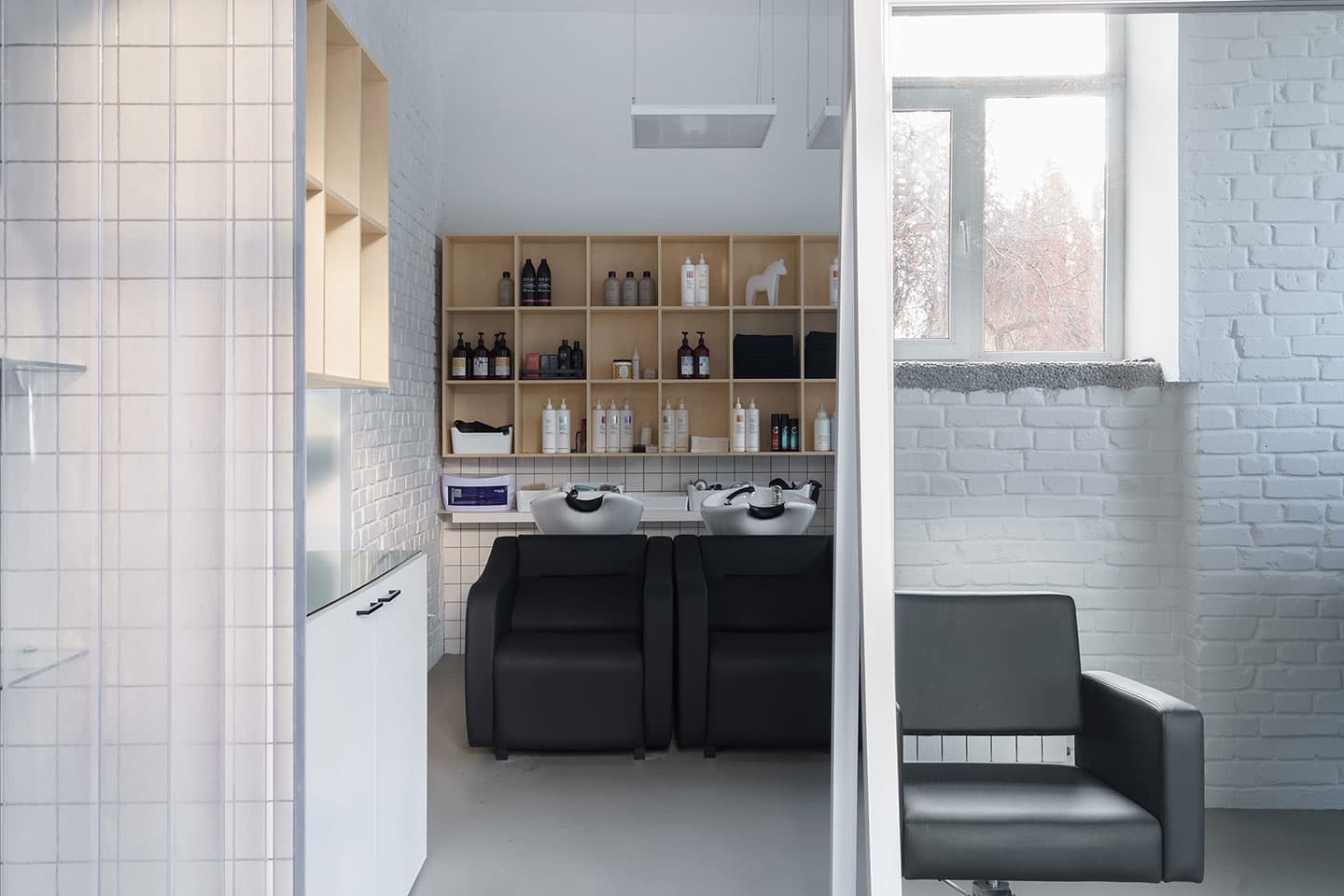 Лаконичная геометрия в салоне красоты в Екатеринбурге – проект Ирины Потаповой и Дмитрия Ханина