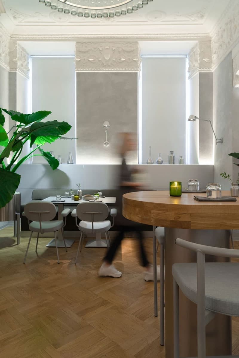 Роскошный экологический минимализм – сочетать несочетаемое в проекте ресторана ARKAROOM от студии Завод 11