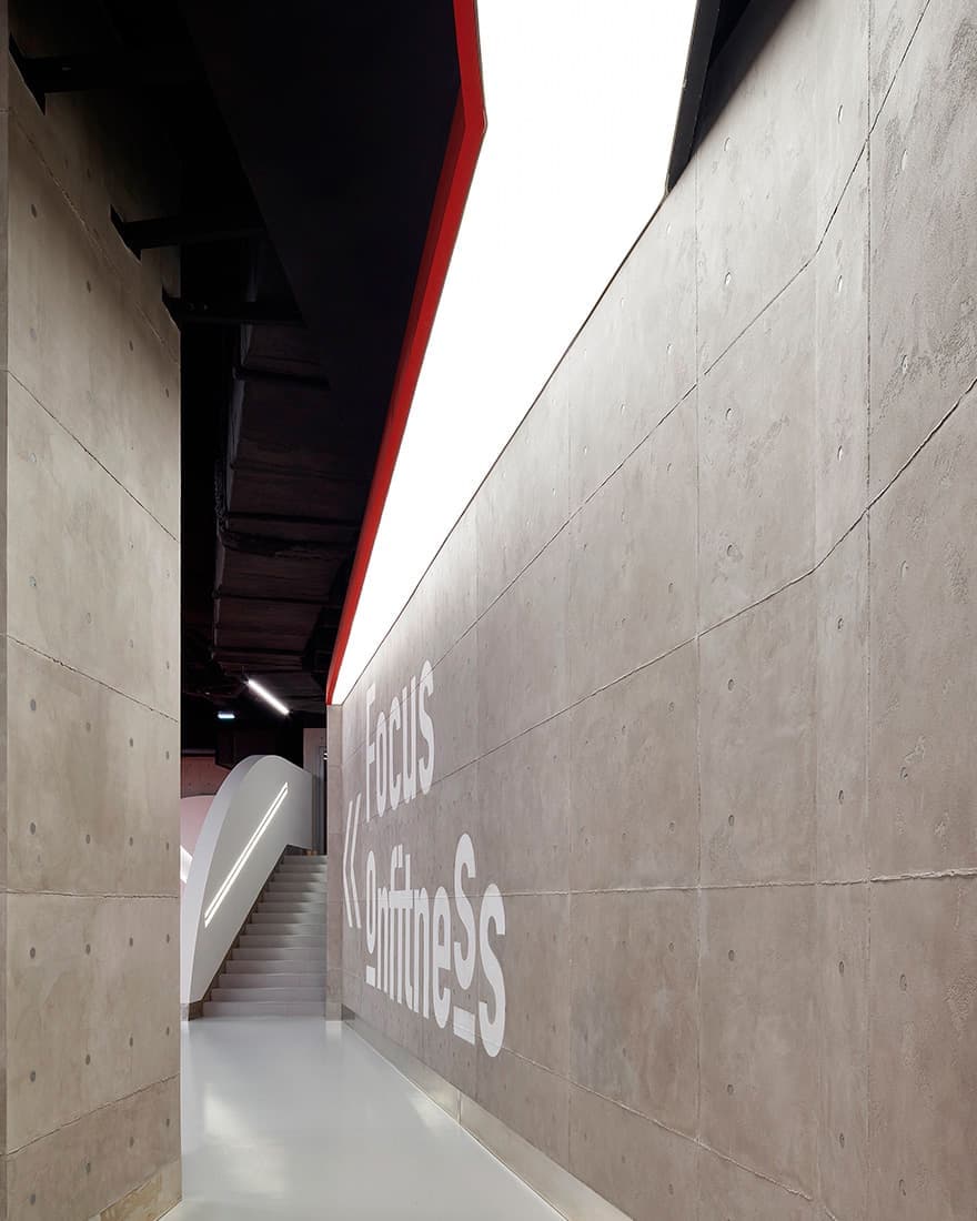 Роскошный экологический минимализм – сочетать несочетаемое в проекте ресторана ARKAROOM от студии Завод 11