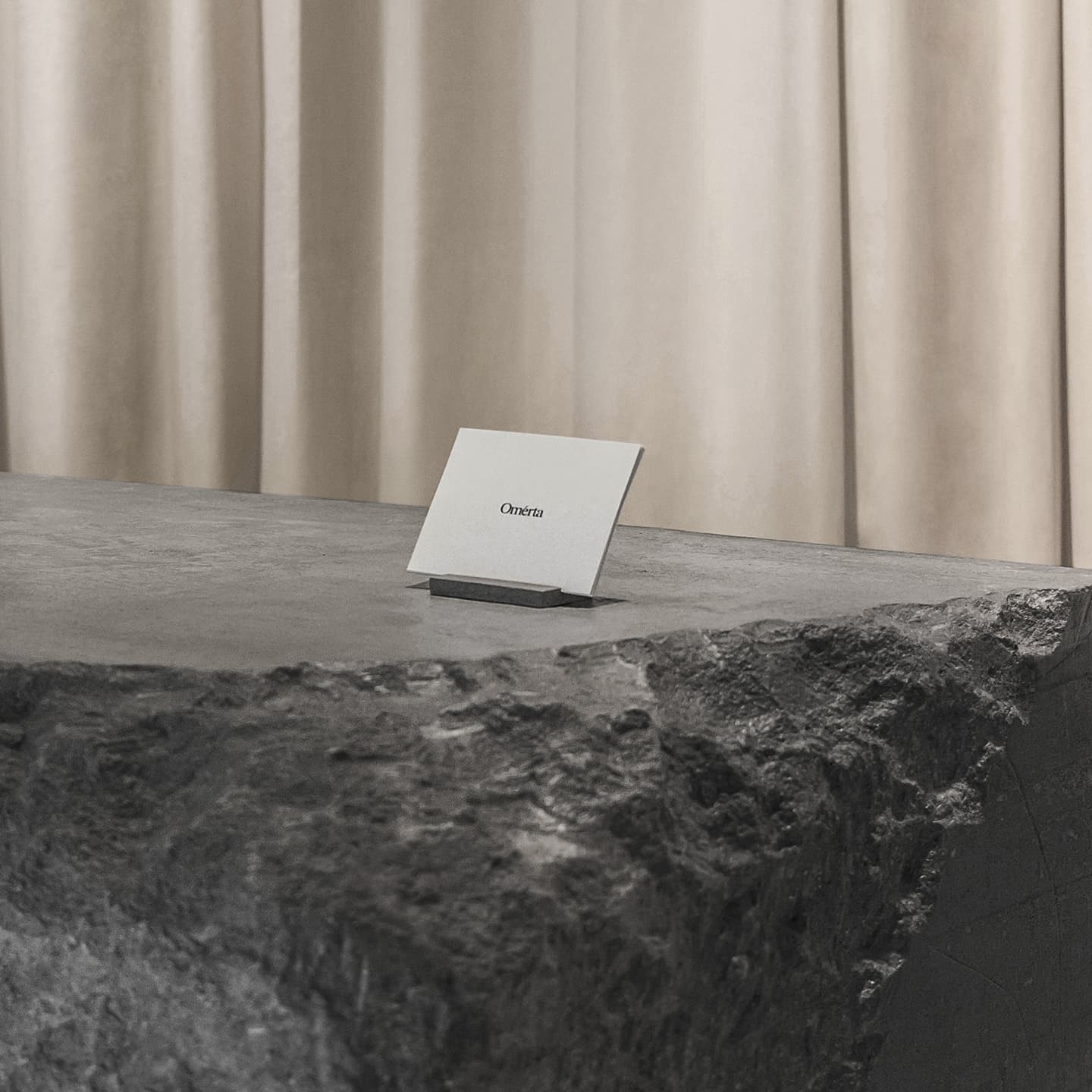 Брутальный минимализм в шоуруме в Екатеринбурге — проект команды Одногруппники