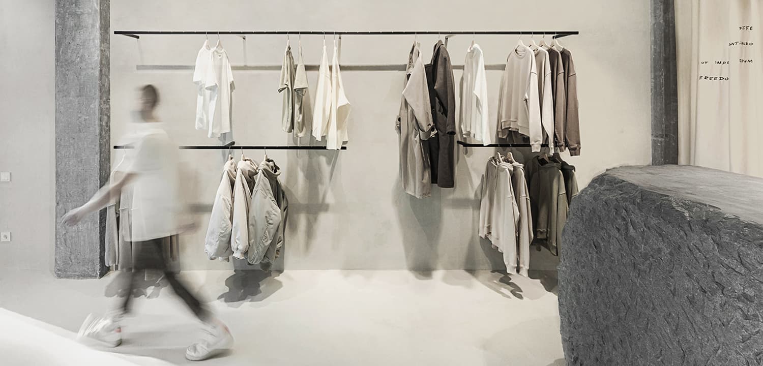 Брутальный минимализм в шоуруме в Екатеринбурге — проект команды Одногруппники