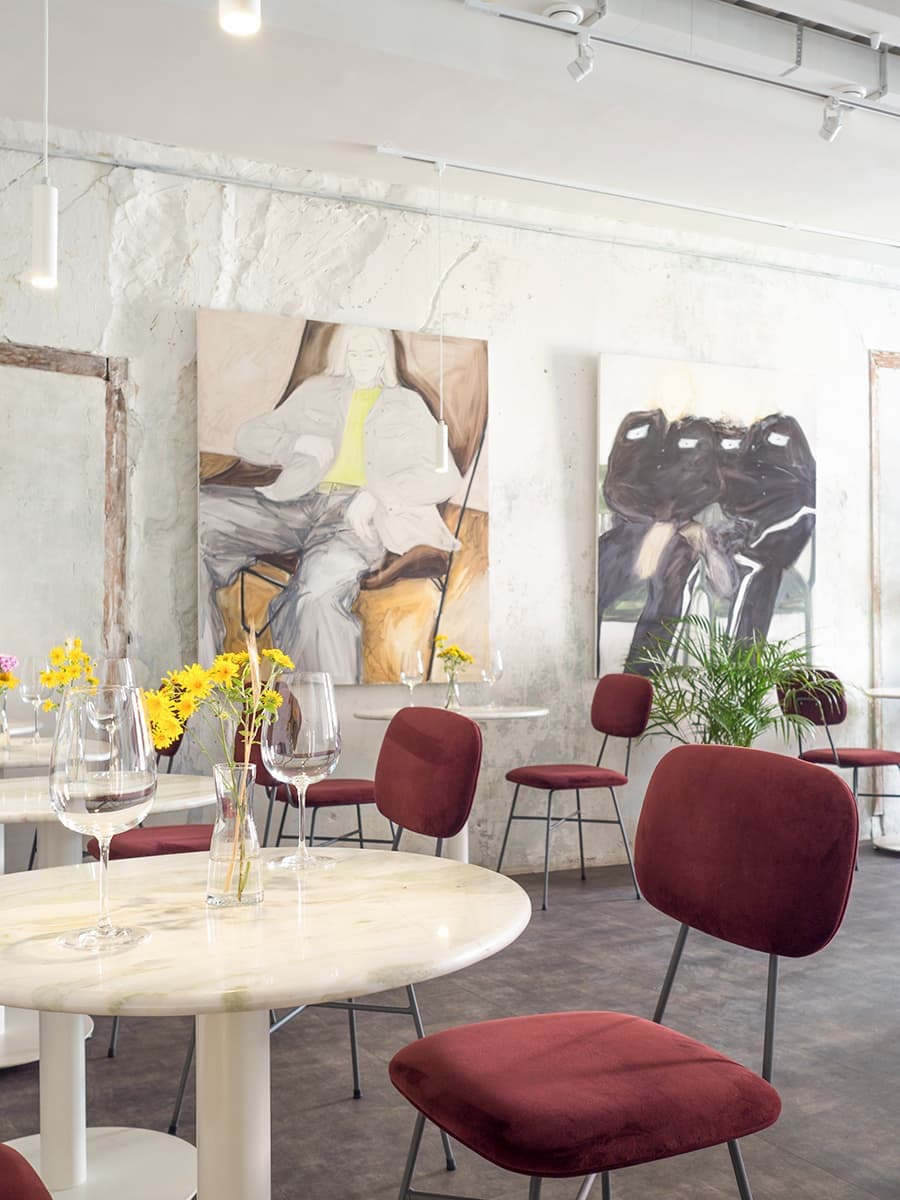 Винный бар, винтаж и мрамор – проект дизайн-студии FruitDesign