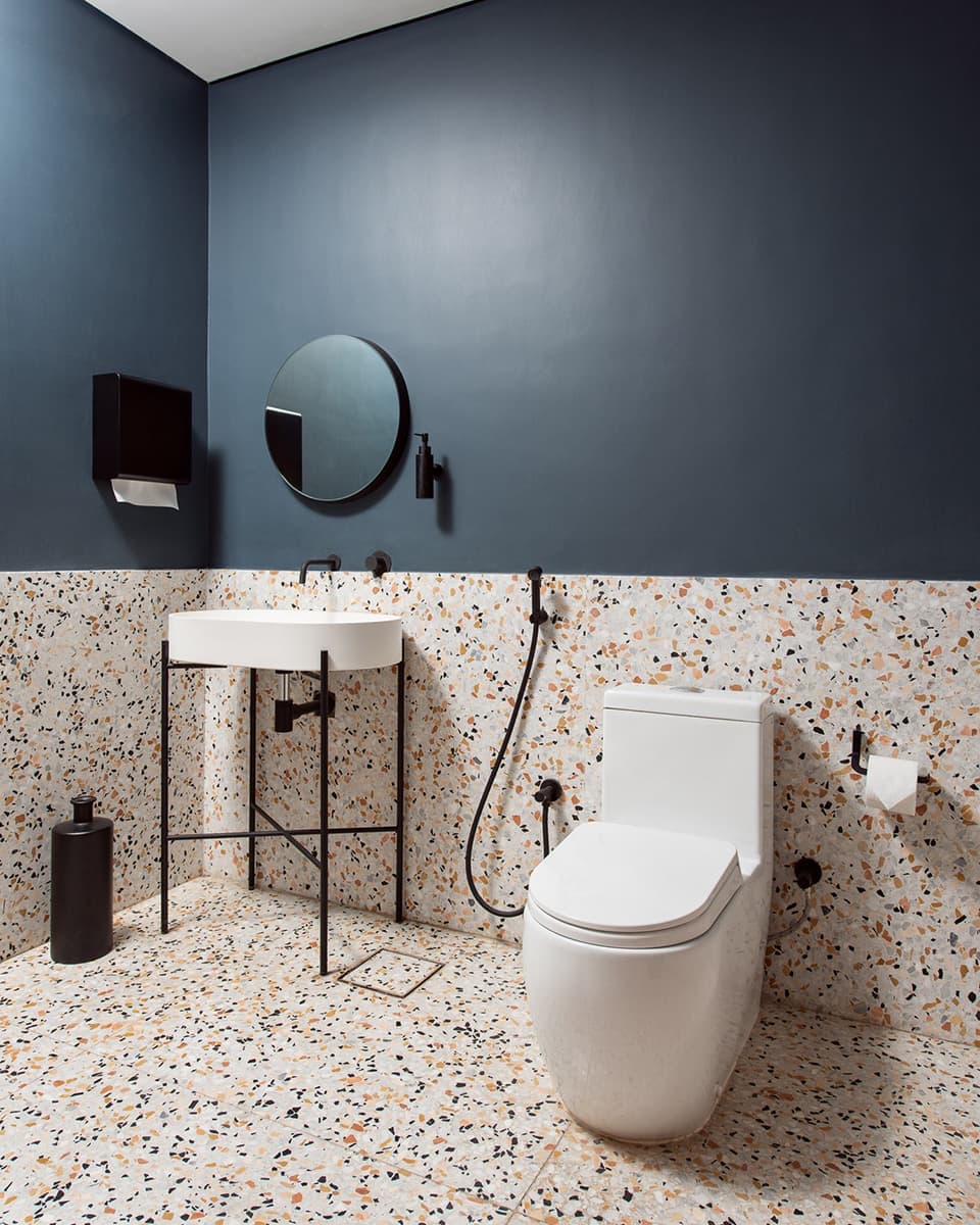 Современный магазин кофе с ритуальной атмосферой – проект AZAZ Architects