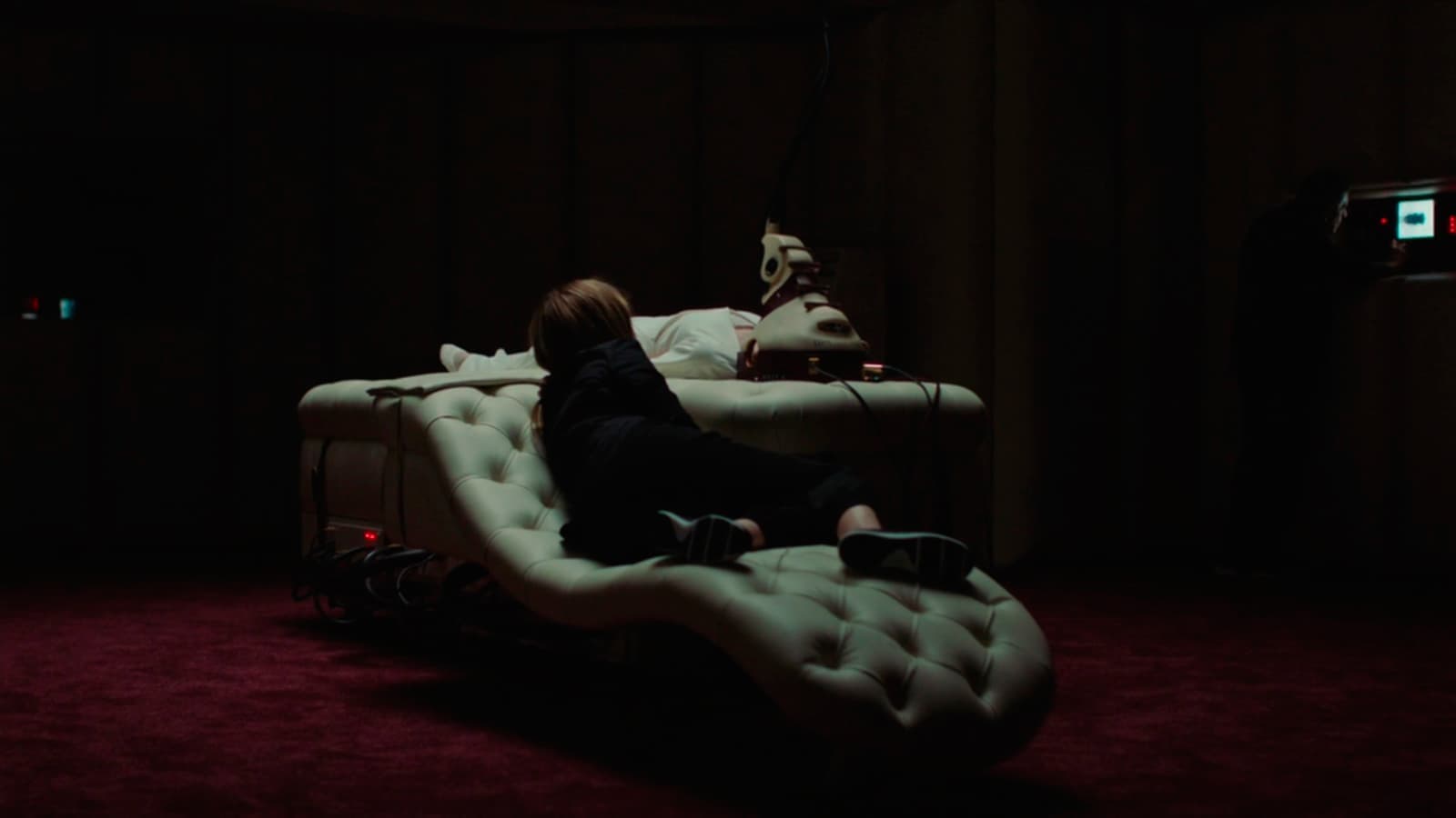 «В чужой шкуре» (реж. Брэндон Кроненберг)