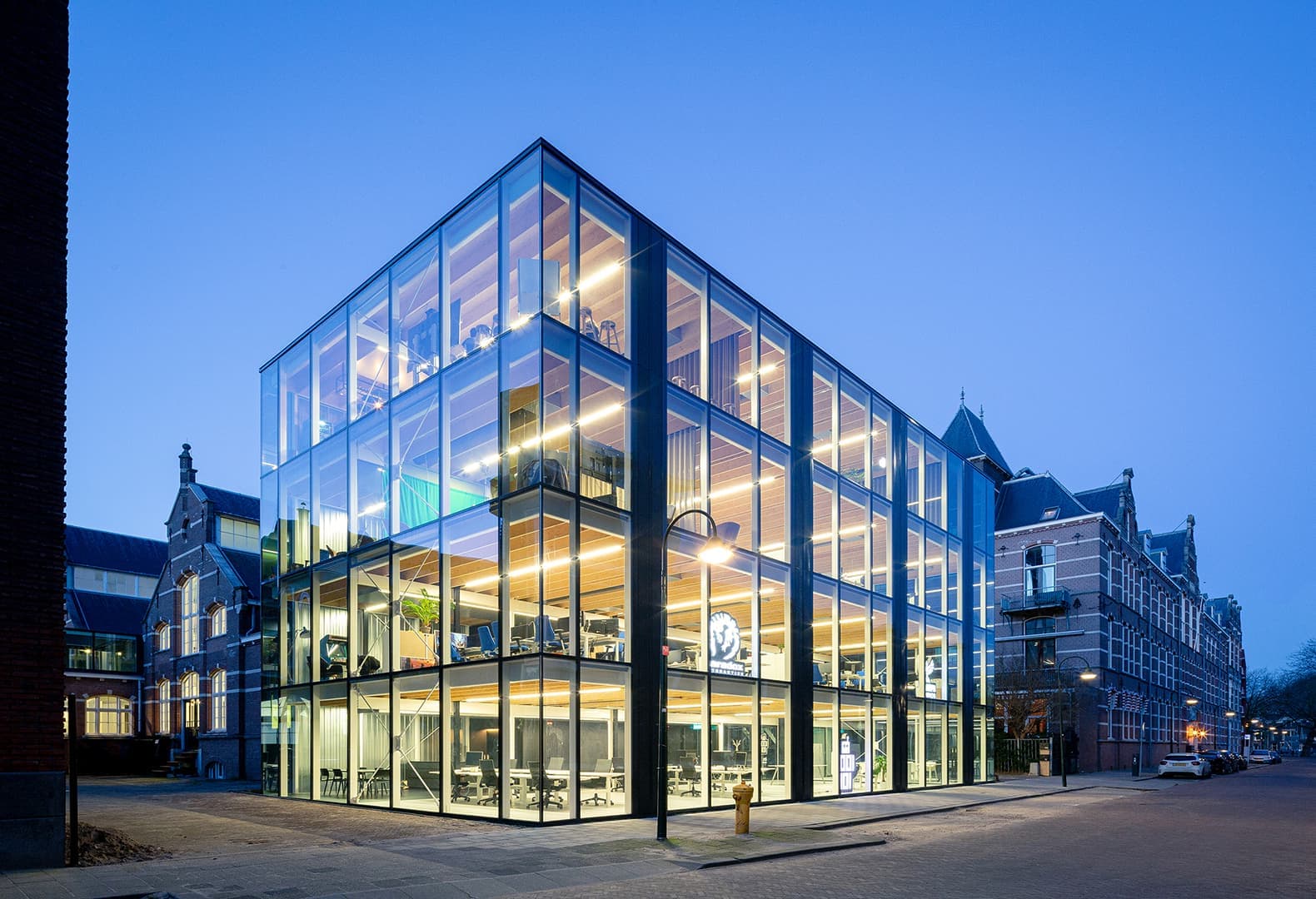 Циркулярный сборно-разборный офис cepezed. Фото: Lucas van der Wee