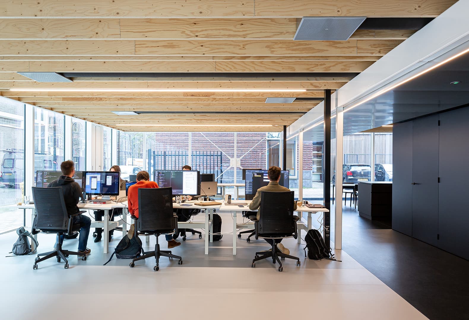 Циркулярный сборно-разборный офис cepezed. Фото: Lucas van der Wee