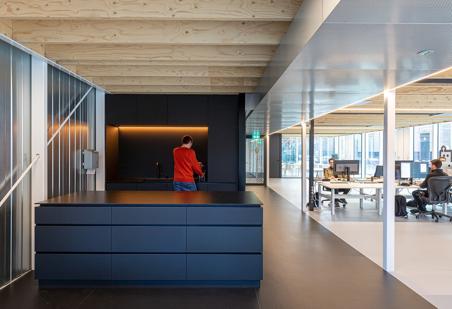 Циркулярный сборно-разборный офис cepezed. Фото: Lucas van der Wee