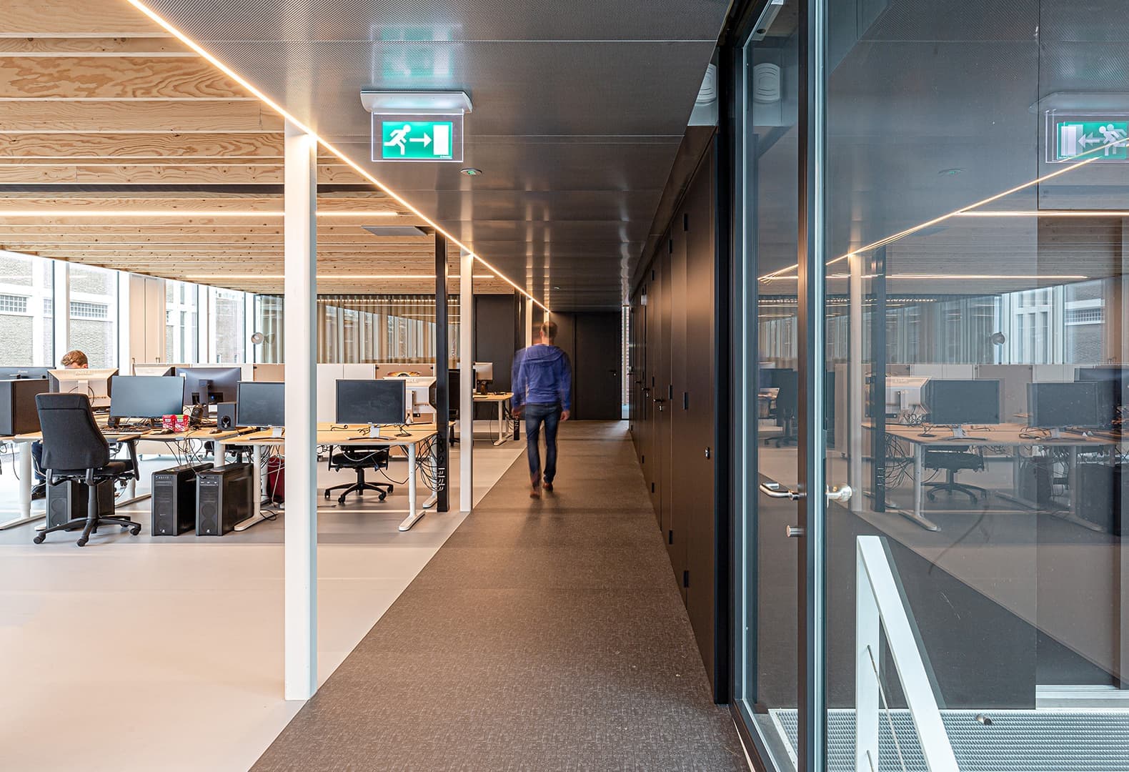 Циркулярный сборно-разборный офис cepezed. Фото: Lucas van der Wee