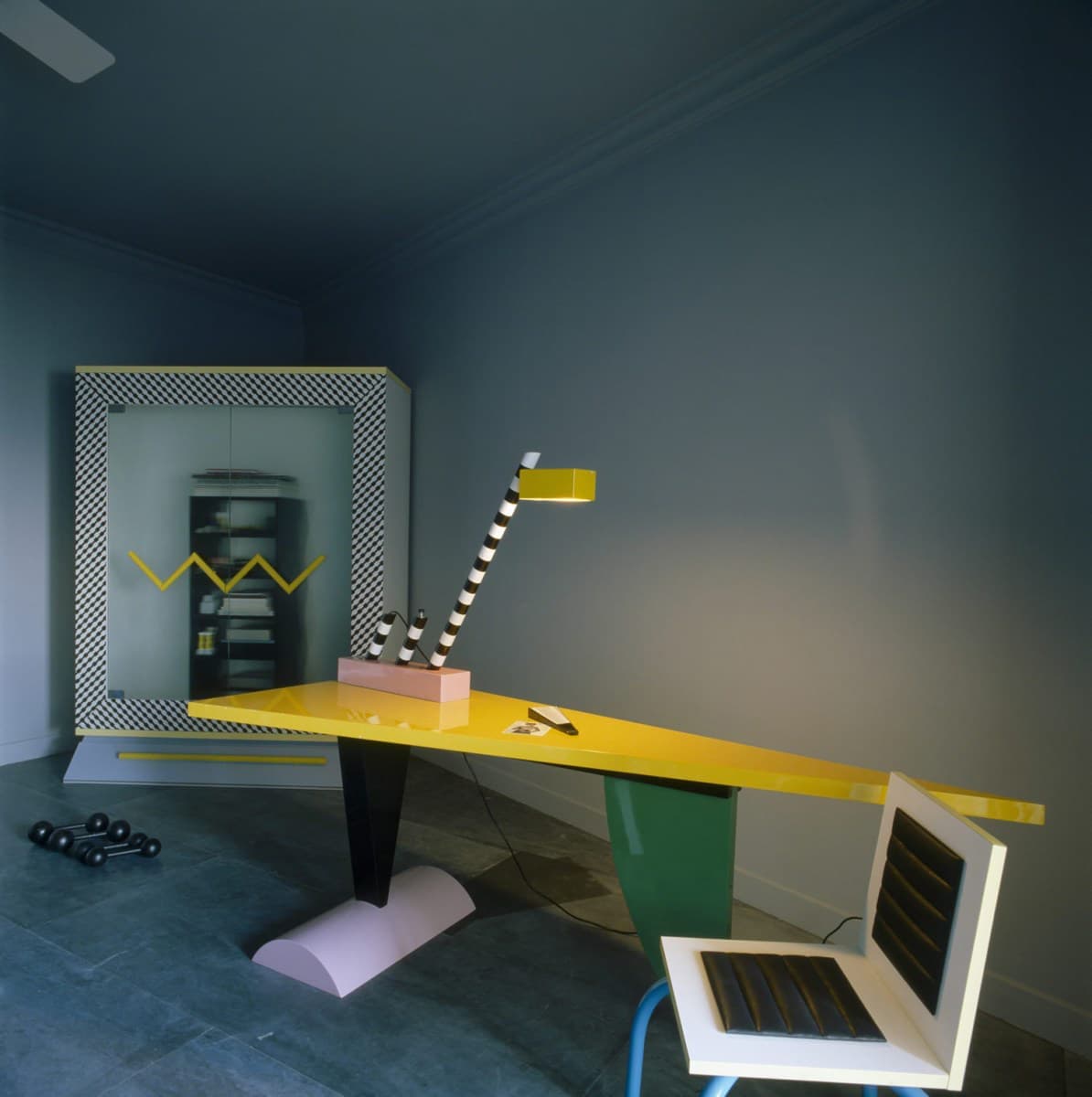 Апартаменты Карла Лагерфельда в Монте-Карло, меблированные предметами Memphis, 1982