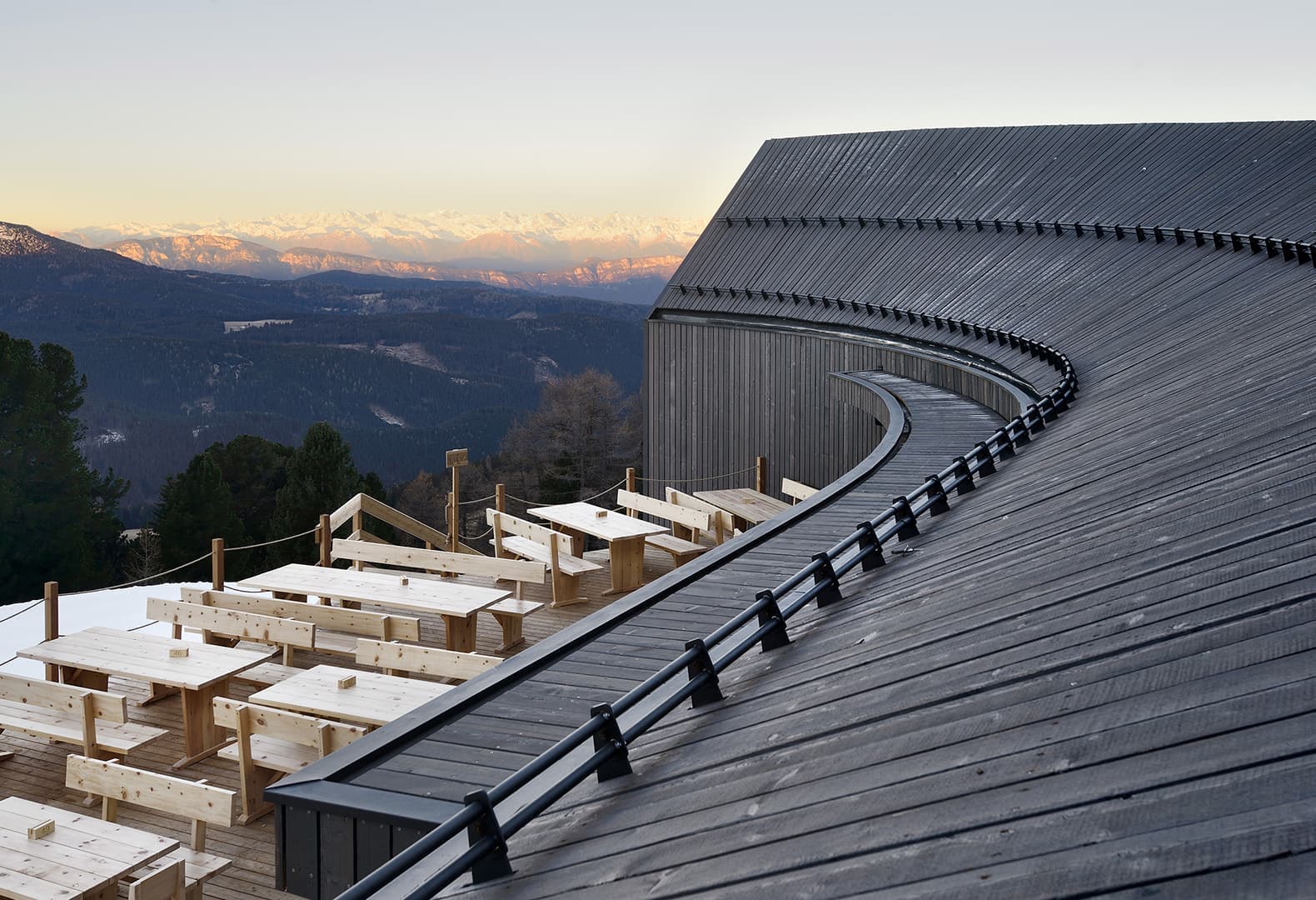 OBERHOLZ MOUNTAIN HUT. Фото: Oskar Da Riz, Jens Rüßmann