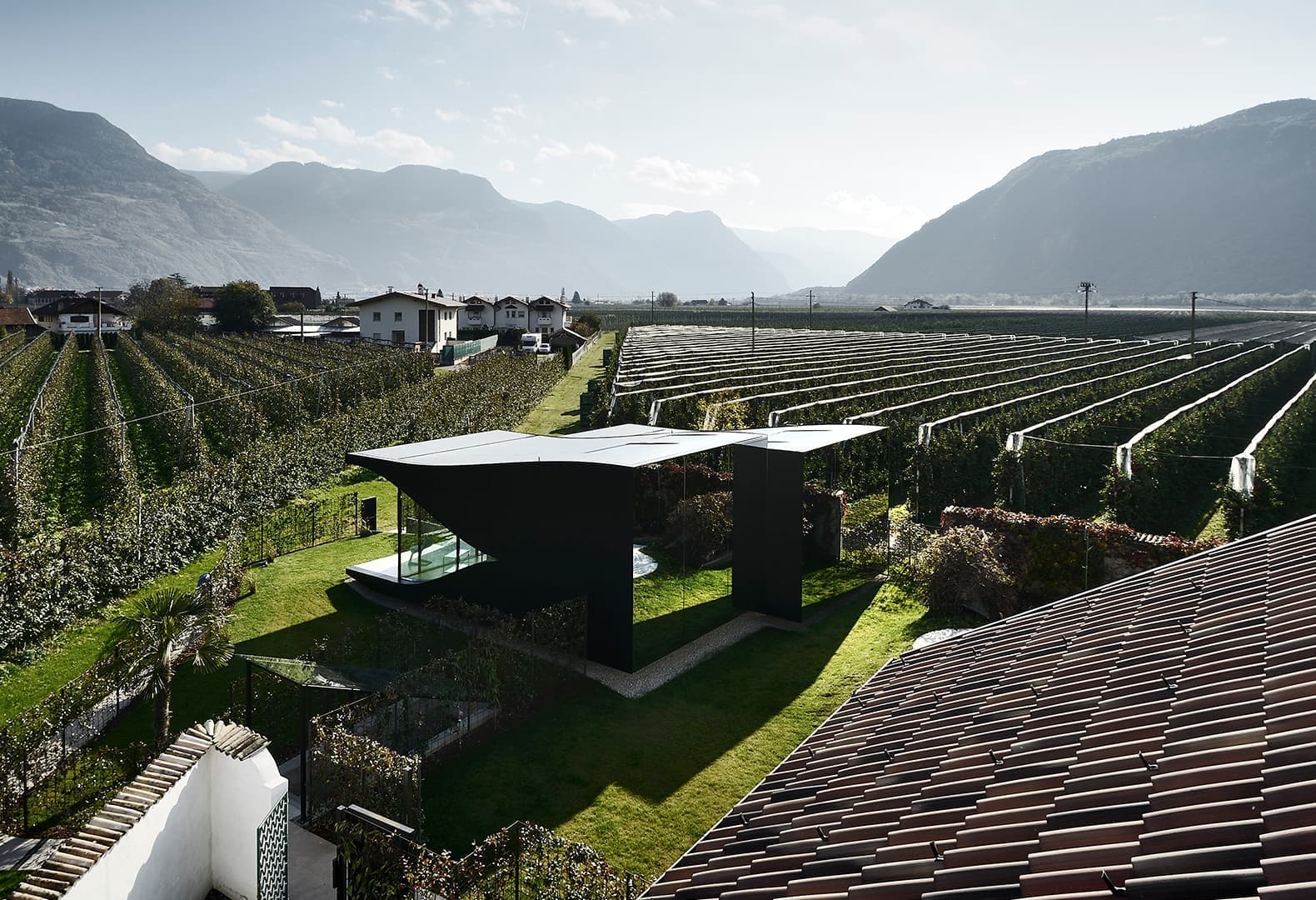THE MIRROR HOUSES. Фото: Oskar Da Riz, Nicolo Degiorgis