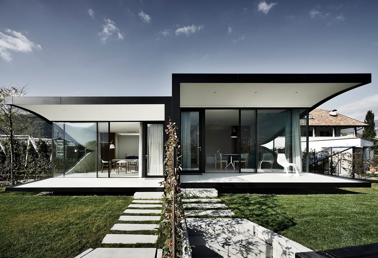 THE MIRROR HOUSES. Фото: Oskar Da Riz, Nicolo Degiorgis