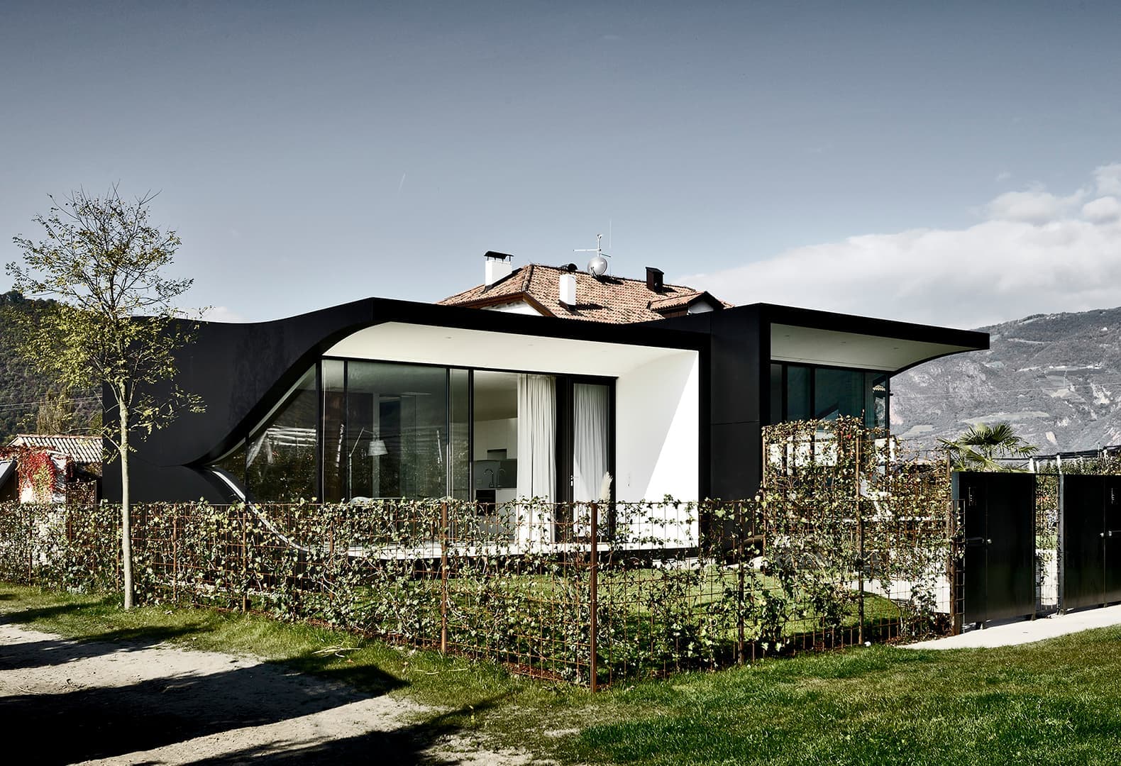 THE MIRROR HOUSES. Фото: Oskar Da Riz, Nicolo Degiorgis