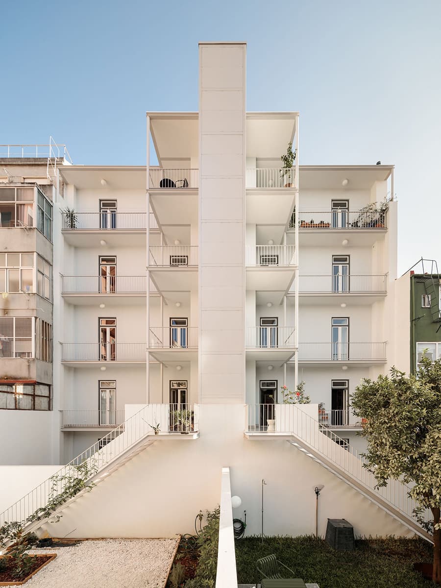 Реставрация десятиквартирного дома в Лиссабоне – проект rar.studio