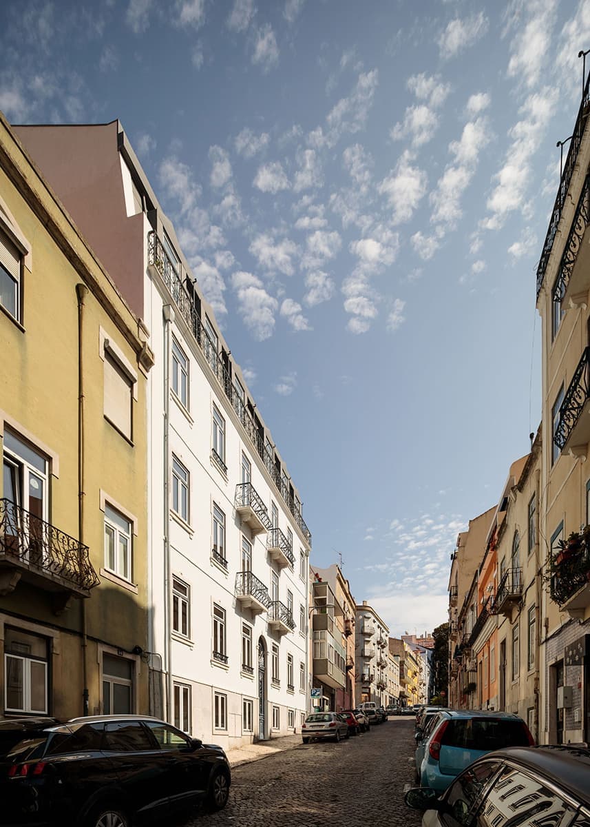 Реставрация десятиквартирного дома в Лиссабоне – проект rar.studio