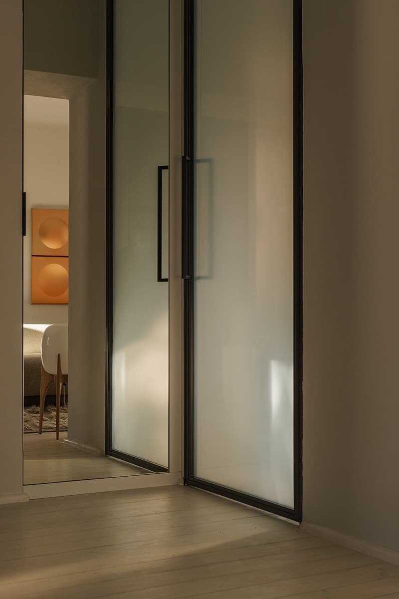 Квартира в Варшаве с дизайнерскими деталями пражского метро – проект студии Loft Kolasiński