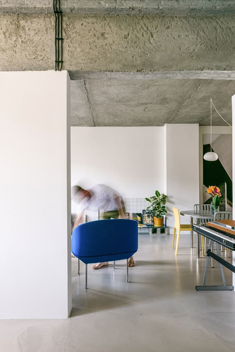 Квартира-студия с круглым проемом в стене – проект архитектора Алана Прекопа