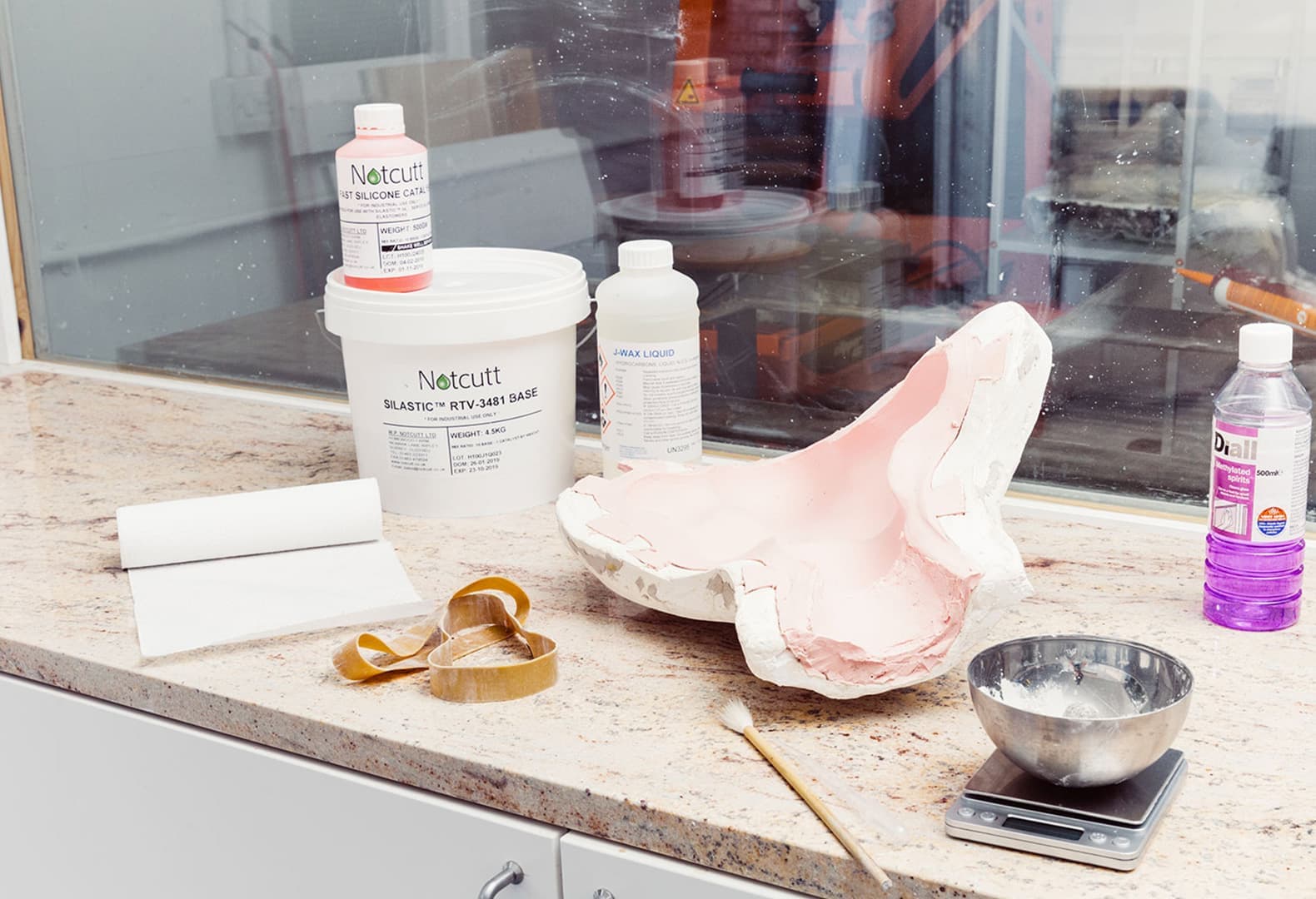 Кая Упель. Стекло как способ познания мира