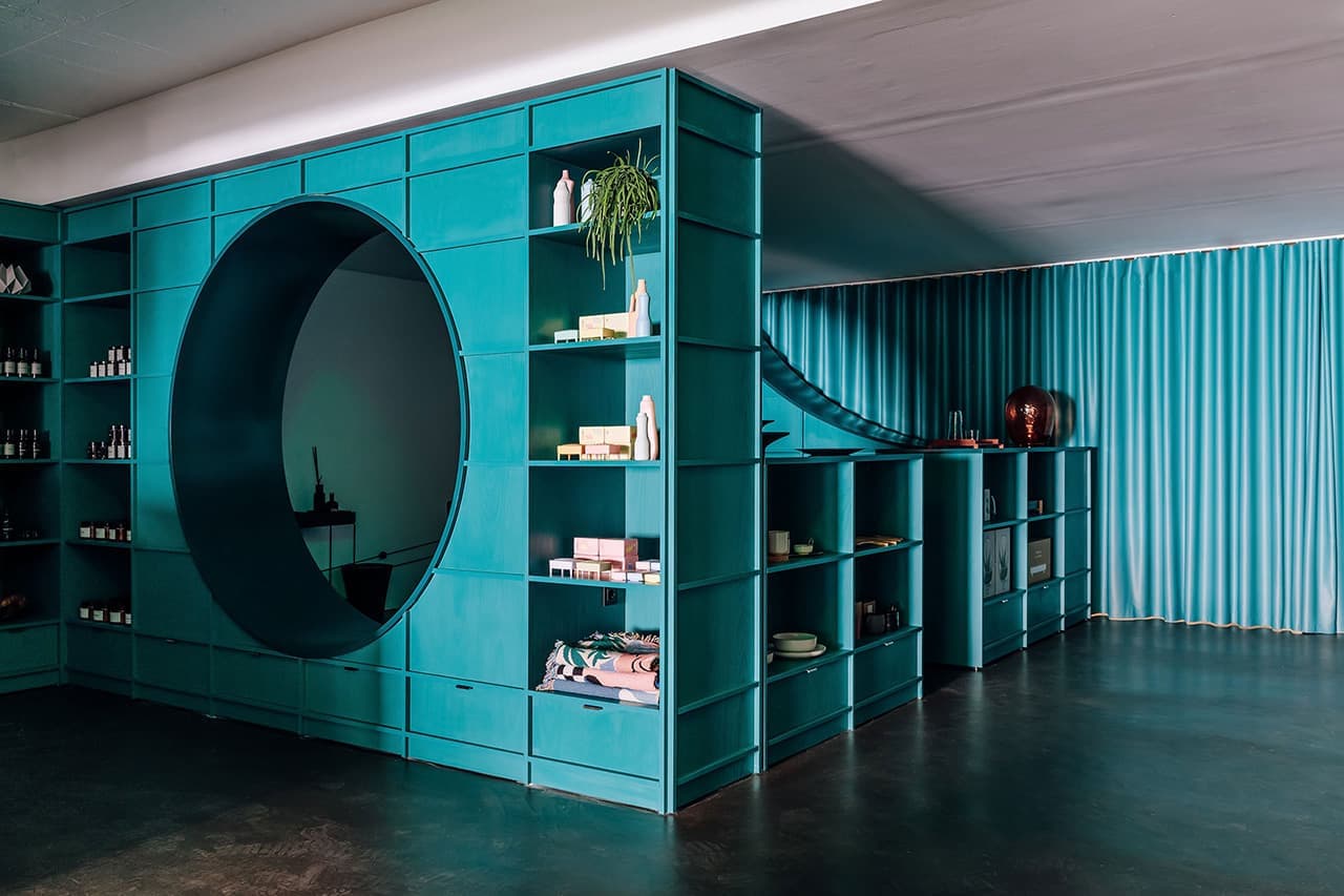 Магазин дизайнерских товаров и творческая лаборатория под одной крышей – проект архитектора Педру Кампоса Кошты