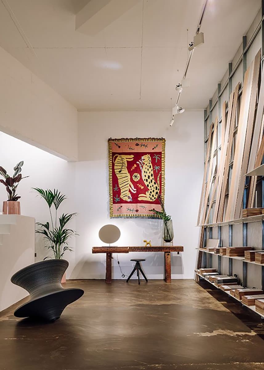 Магазин дизайнерских товаров и творческая лаборатория под одной крышей – проект архитектора Педру Кампоса Кошты