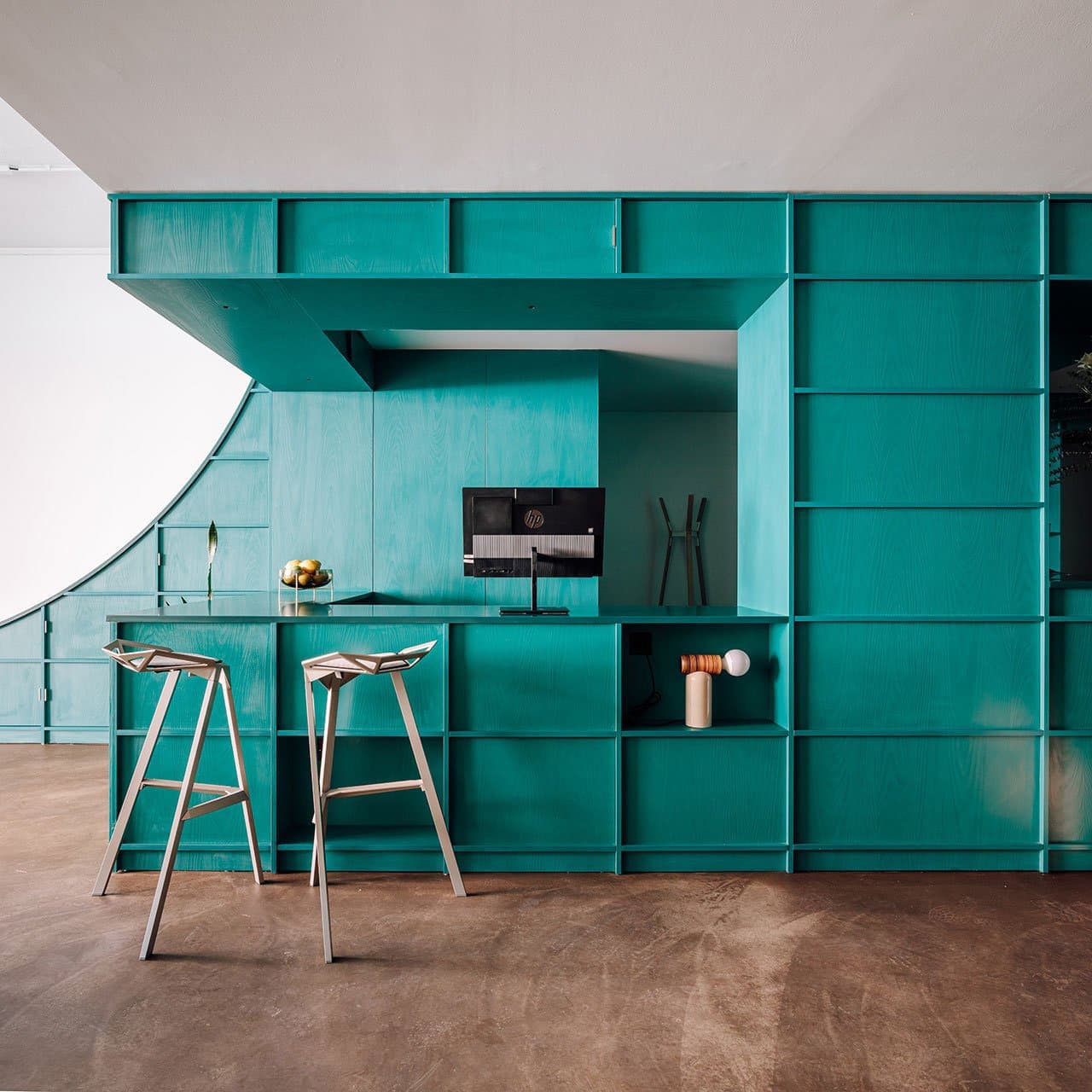 Магазин дизайнерских товаров и творческая лаборатория под одной крышей – проект архитектора Педру Кампоса Кошты