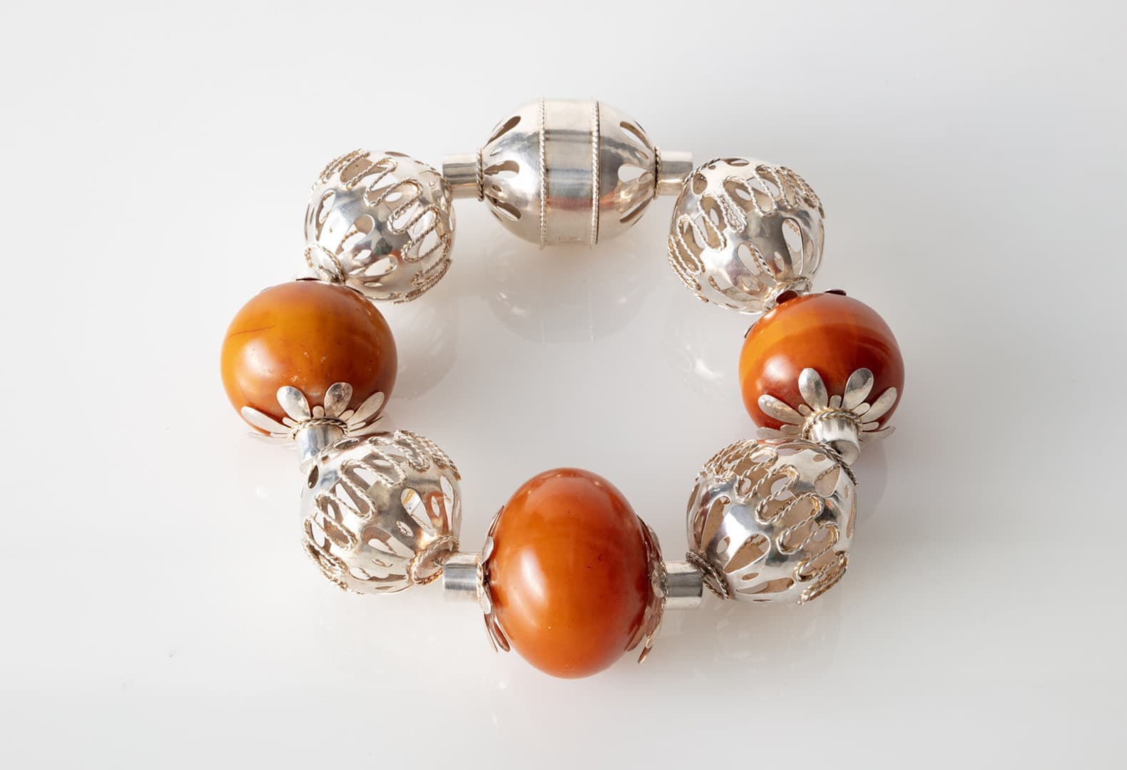 Ожерелье Moroccan Memory, Арлин Фиш, США 1971. Фото: Joe Kramm