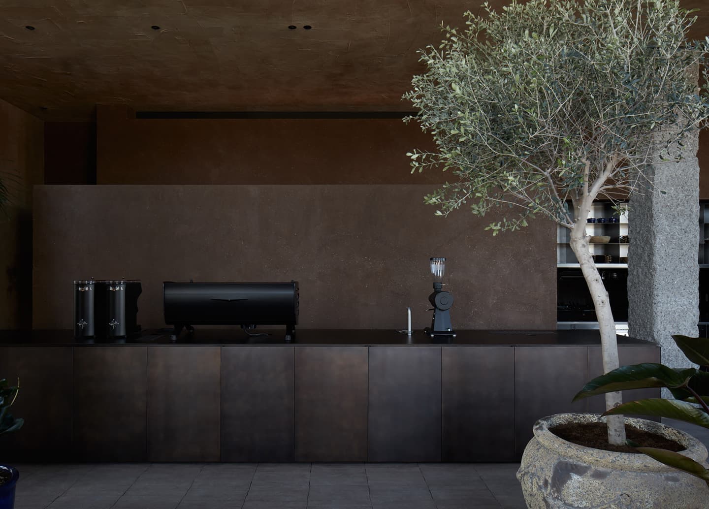 Заведение с терракотовыми оттенками в интерьере – проект BONE