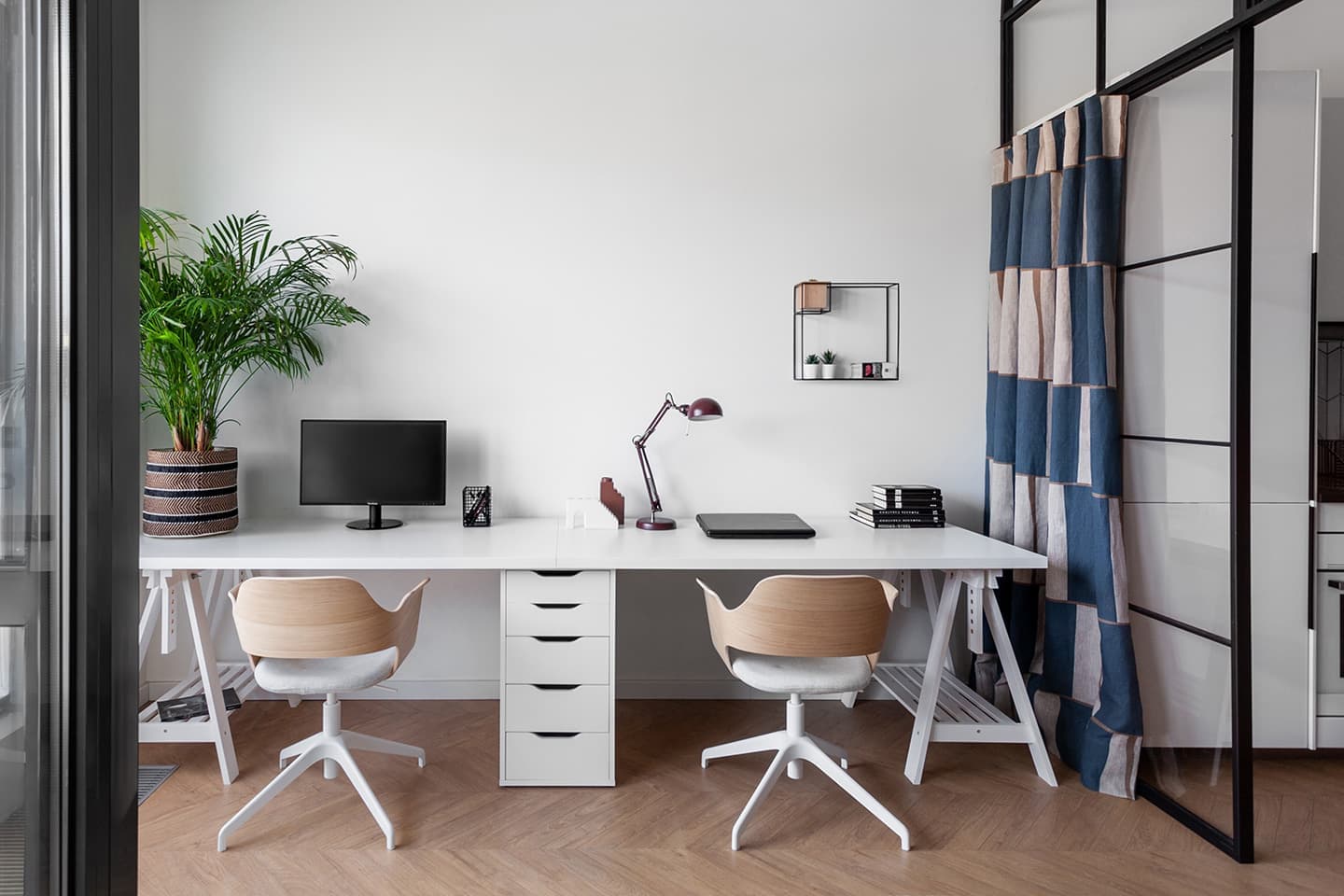 Маленькая квартира для работы из дома – проект студии NomadForm