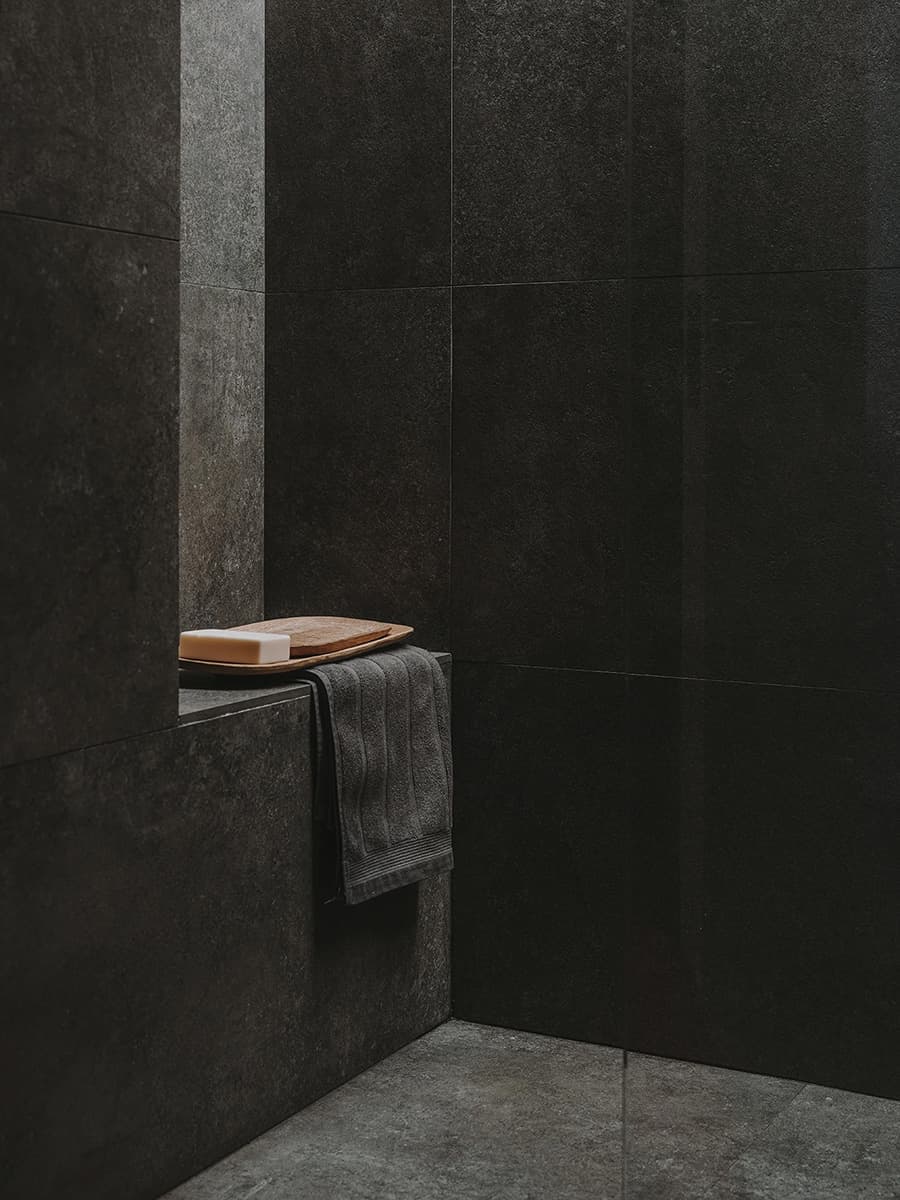 Отреставрированная квартира с четырехметровыми потолками – проект студии Iglesias-Hamelin Arquitectos