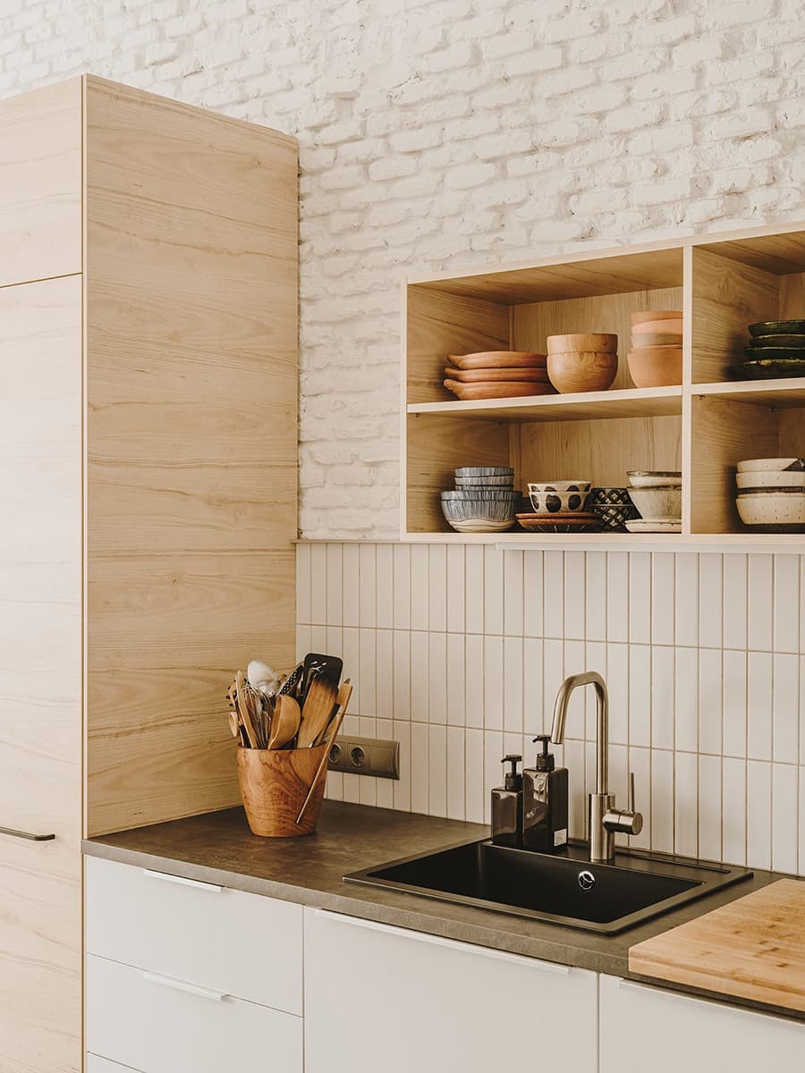 Отреставрированная квартира с четырехметровыми потолками – проект студии Iglesias-Hamelin Arquitectos