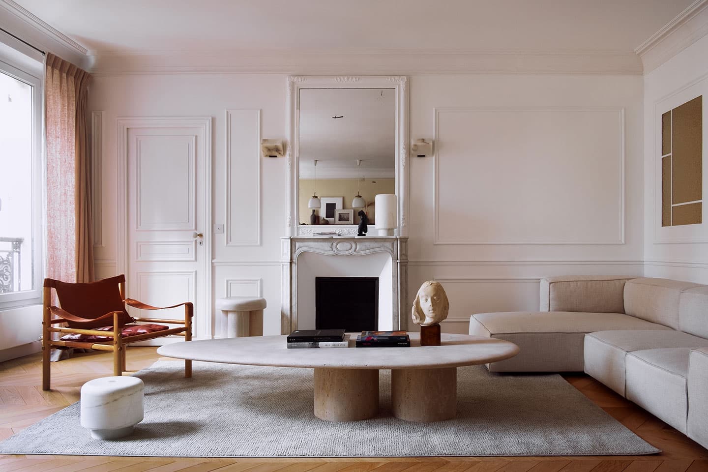 Монохромная квартира в Париже – проект студии Martin Massé