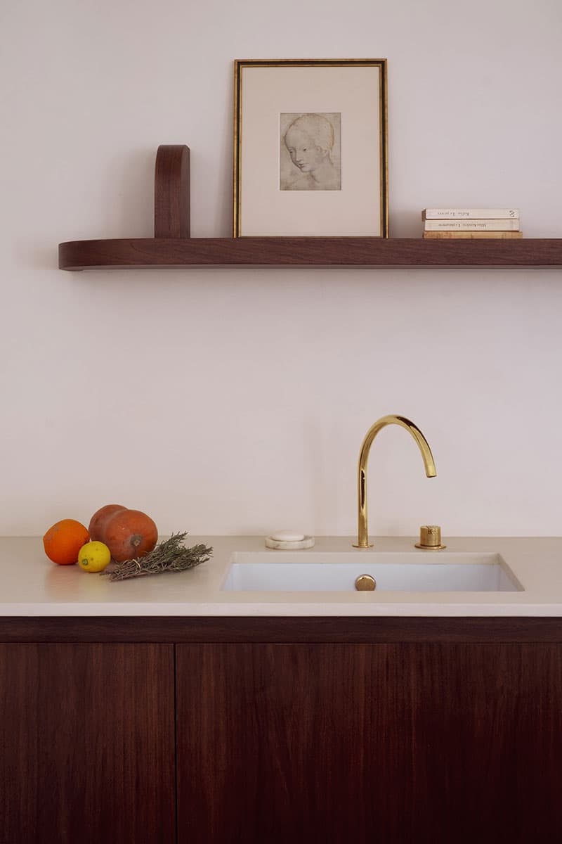 Монохромная квартира в Париже – проект студии Martin Massé