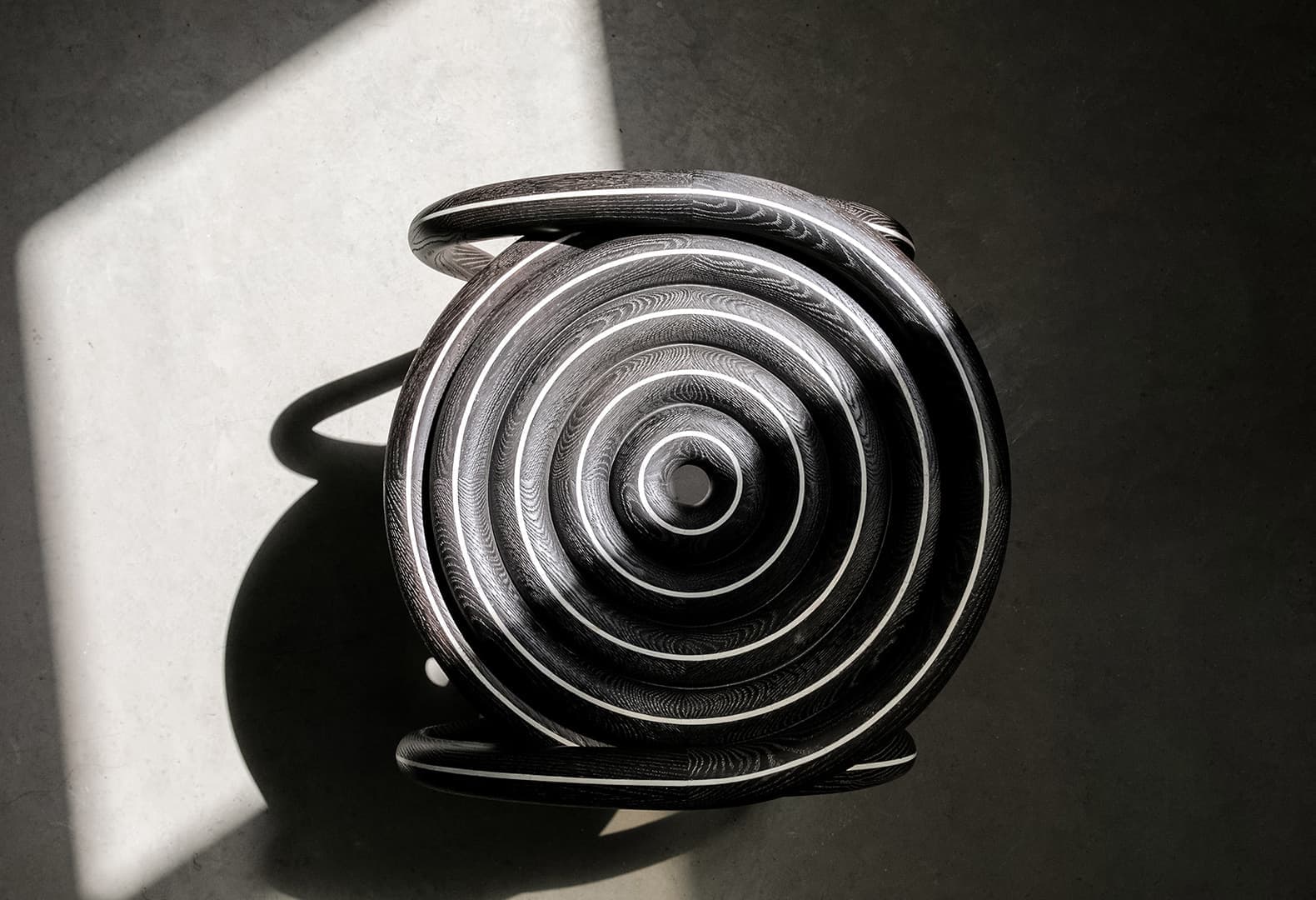 Приставной столик Apep. Дизайн: Don Tanani