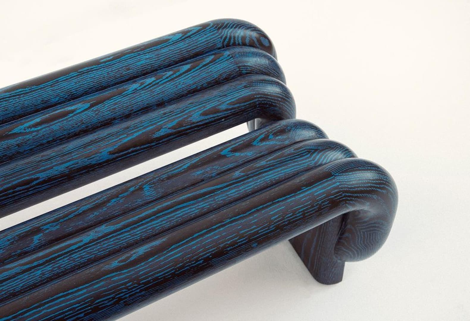 Скамейка Ouroboros. Дизайн: Don Tanani