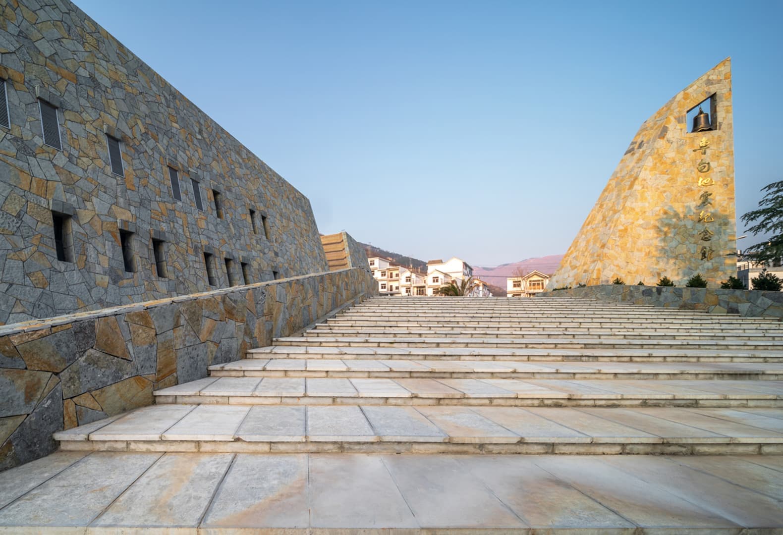 Мемориальный парк в Лунтошань. HUAXIA Architects Studio. Фото: Xio Huo