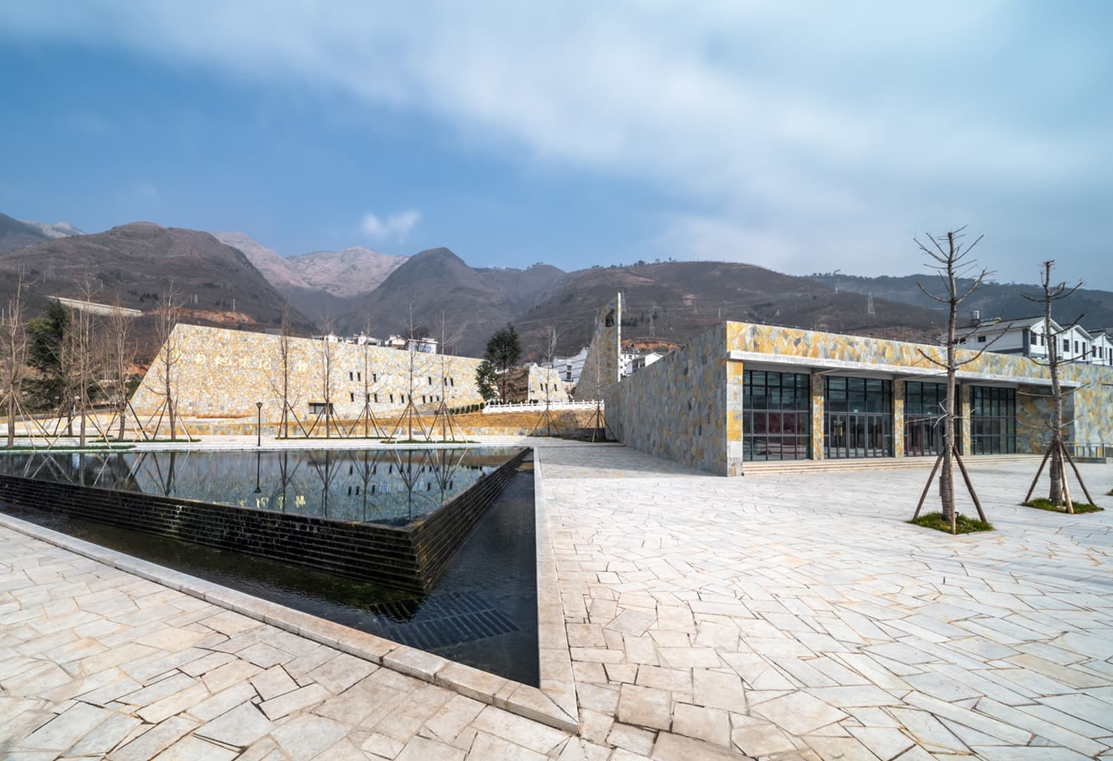 Мемориальный парк в Лунтошань. HUAXIA Architects Studio. Фото: Xio Huo