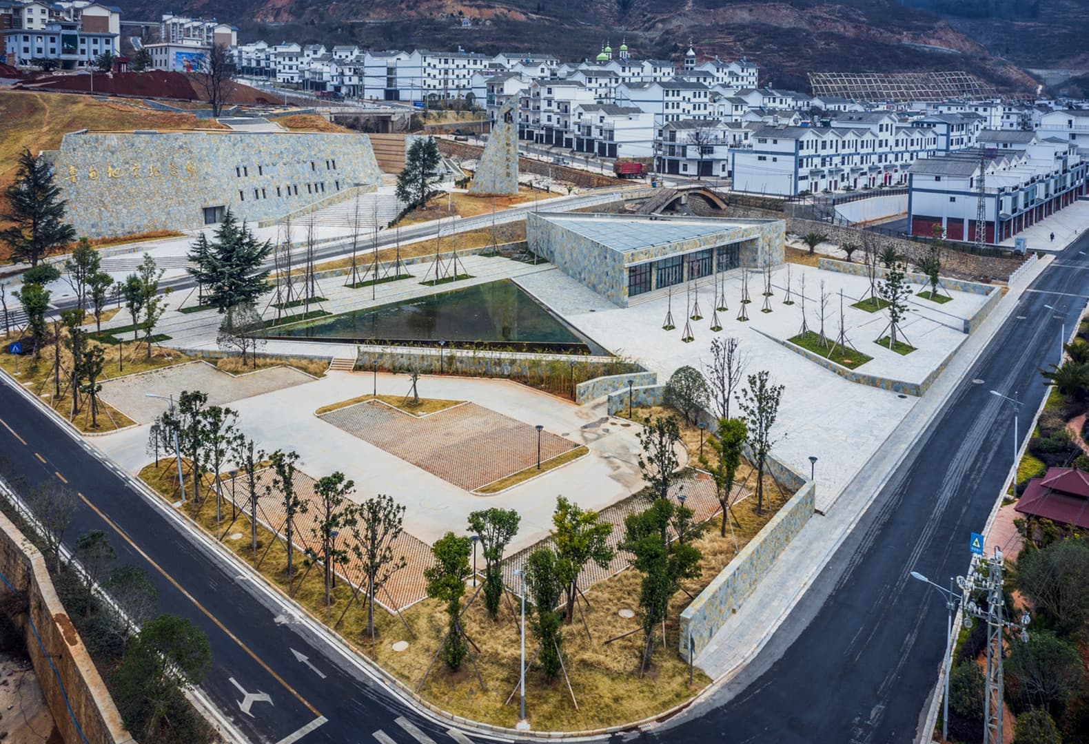 Мемориальный парк в Лунтошань. HUAXIA Architects Studio. Фото: Xio Huo