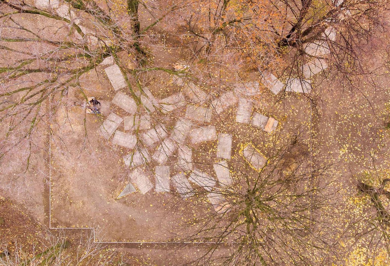 Мемориальный парк на территории Большой Синагоги Освенцима. NArchitekTURA + Bartosz Haduch. Фото: Piotr Strycharski